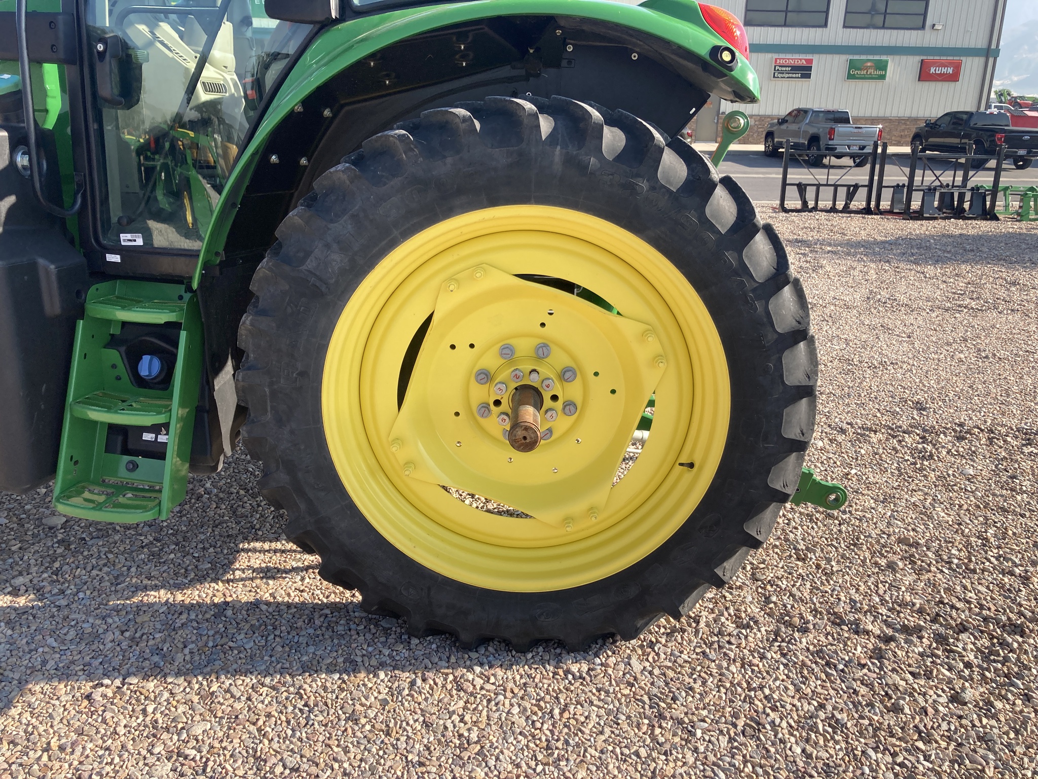 2023 John Deere 6110M Image 17