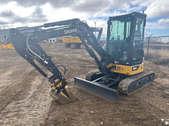 Photo of a 2022 John Deere 35G