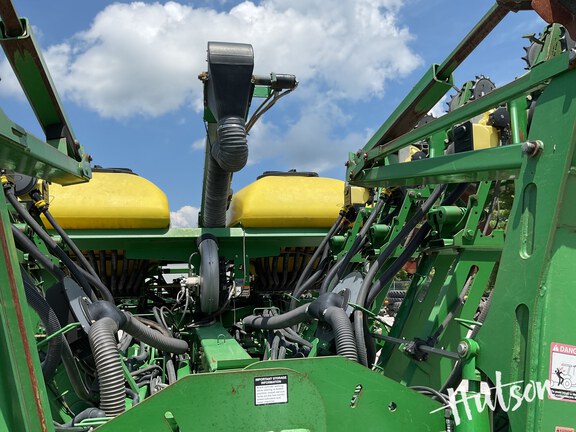 Photo of 2004 John Deere 1790