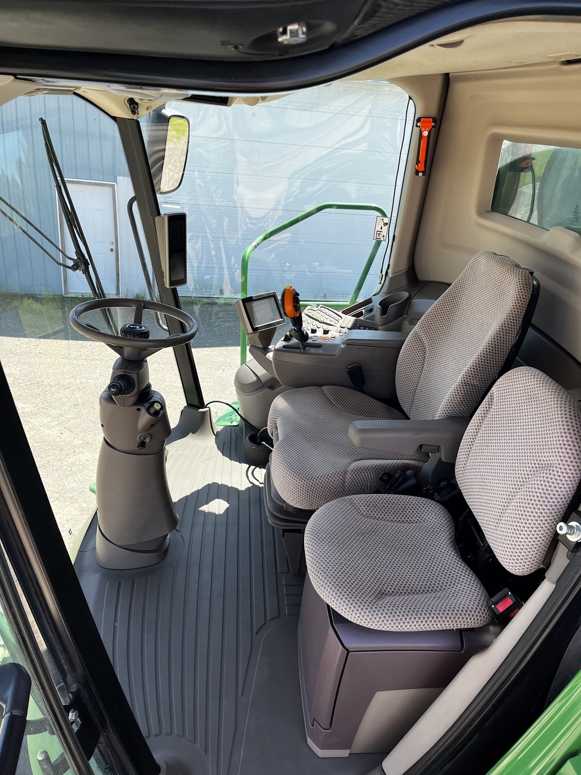 2015 John Deere S670 Image 19