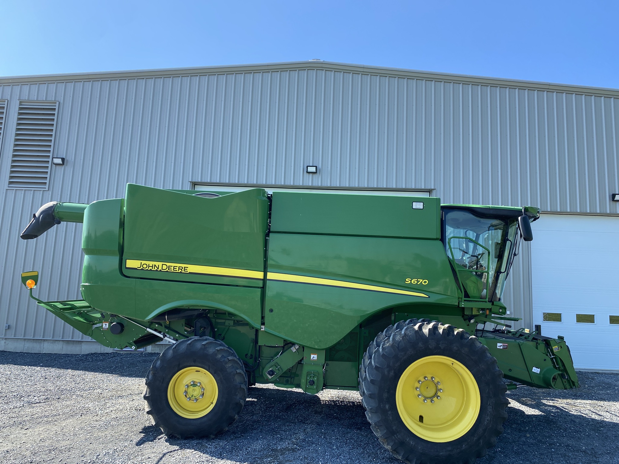 2015 John Deere S670 Image 2