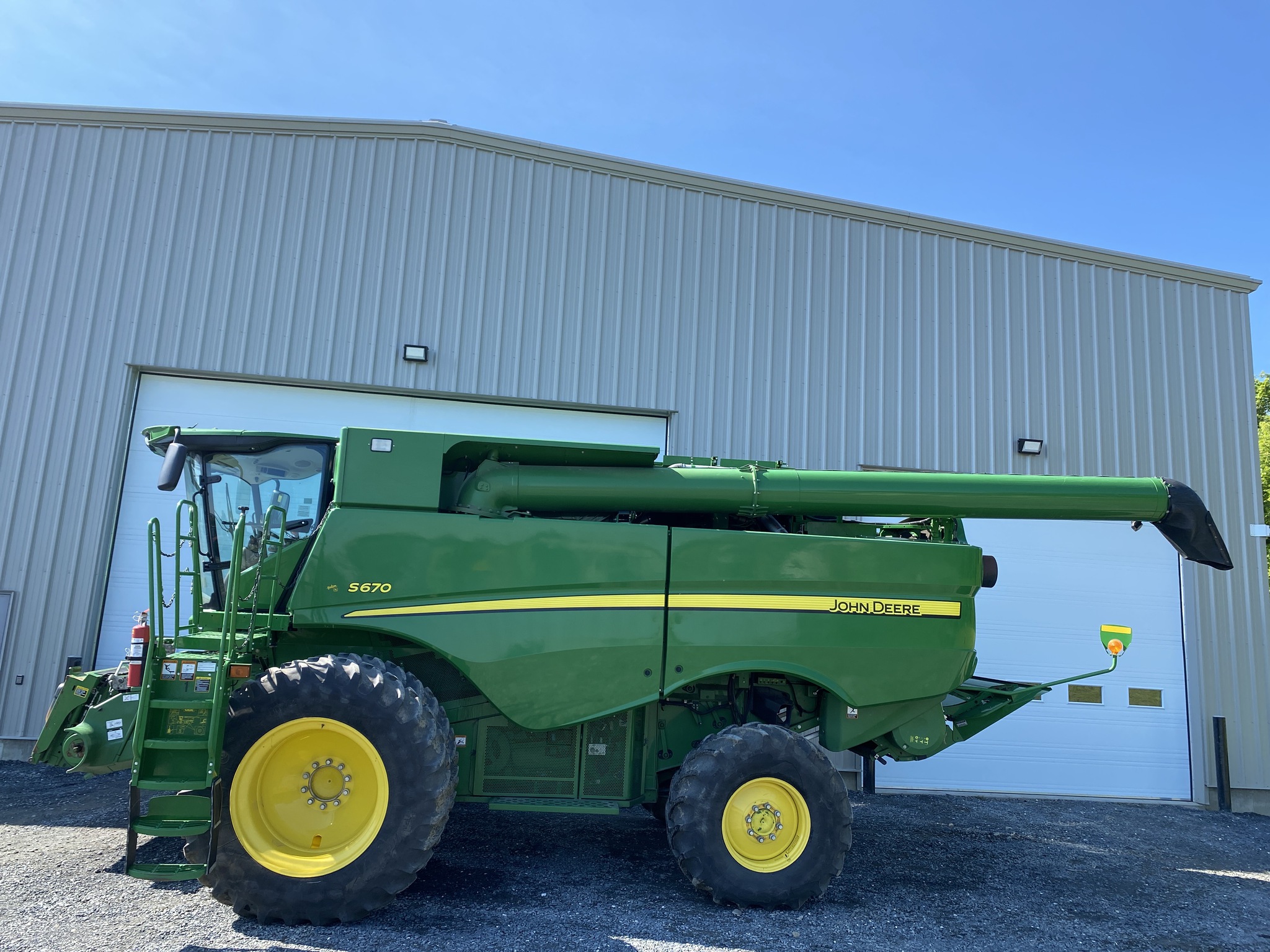 2015 John Deere S670 Image 3