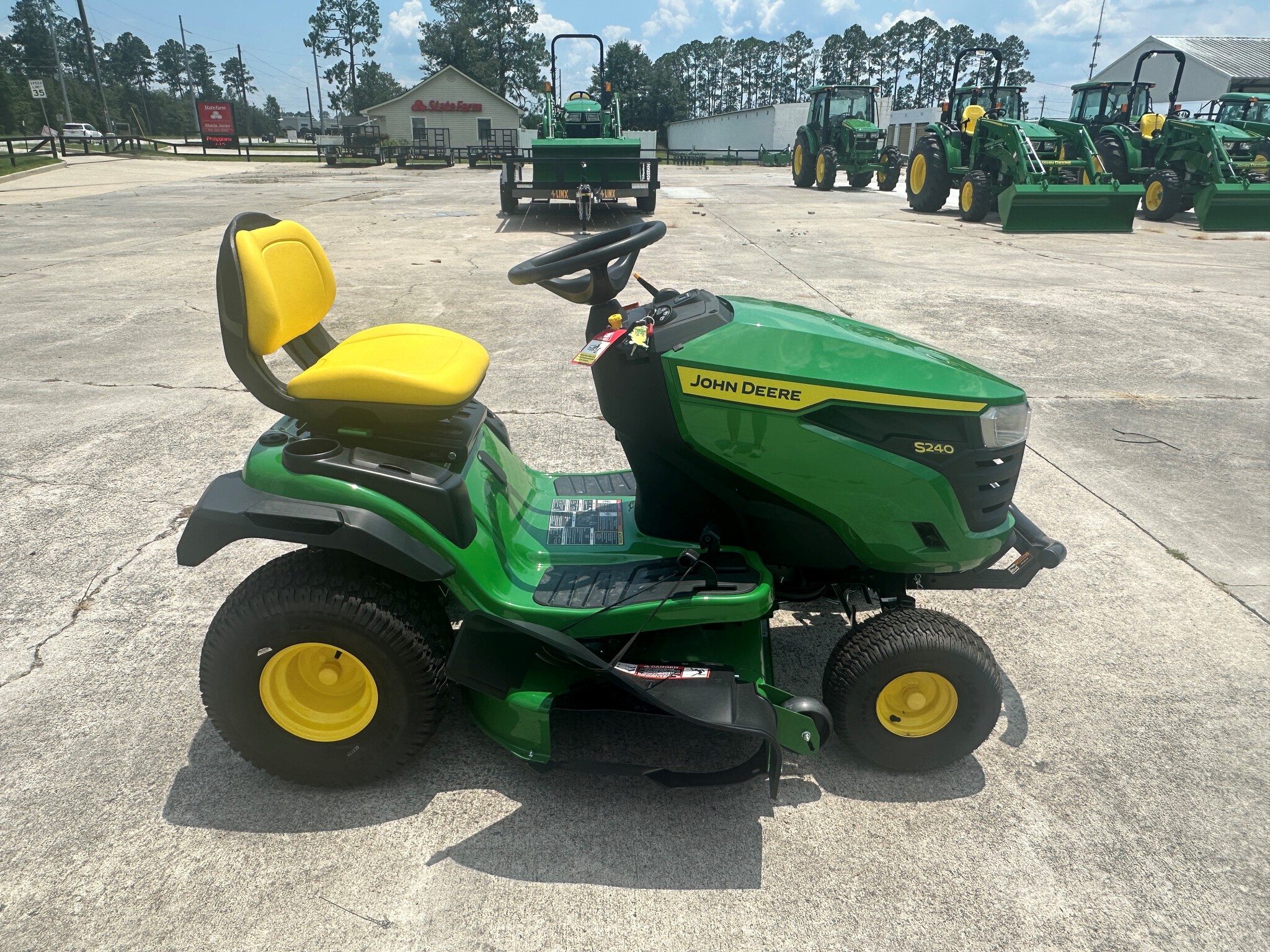 2025 John Deere S240 Image 2