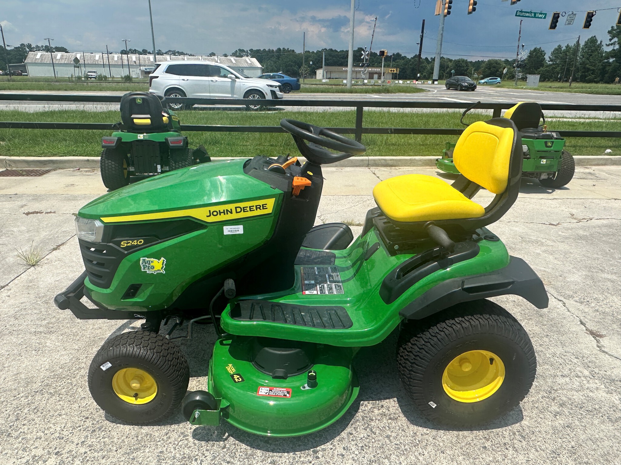 2025 John Deere S240 Image 1