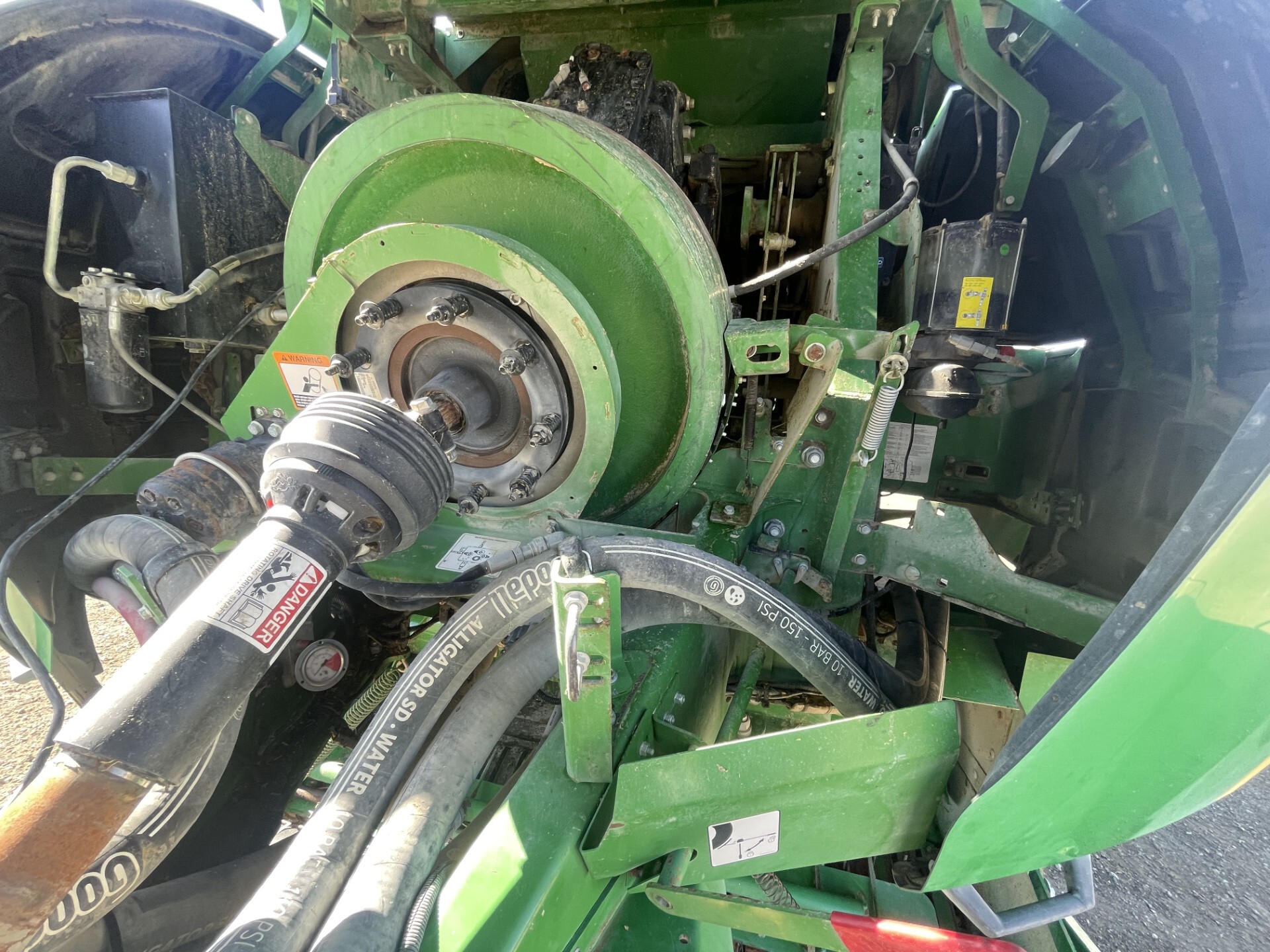 2019 John Deere L341 Image 16