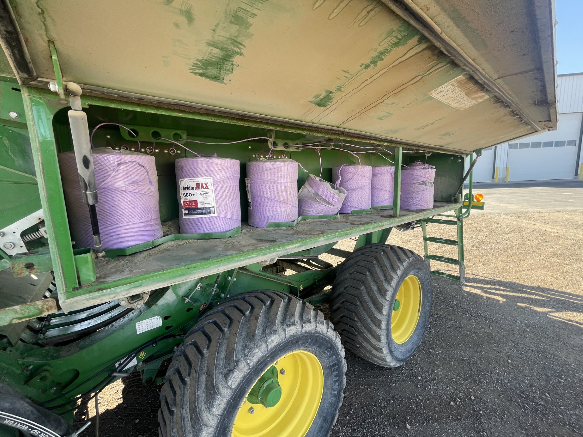 2019 John Deere L341 Image 17