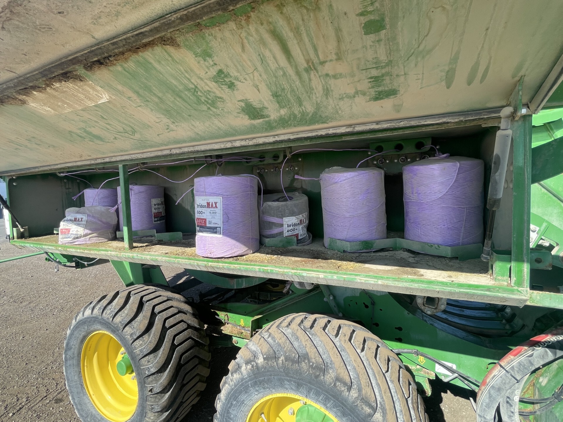 2019 John Deere L341 Image 18