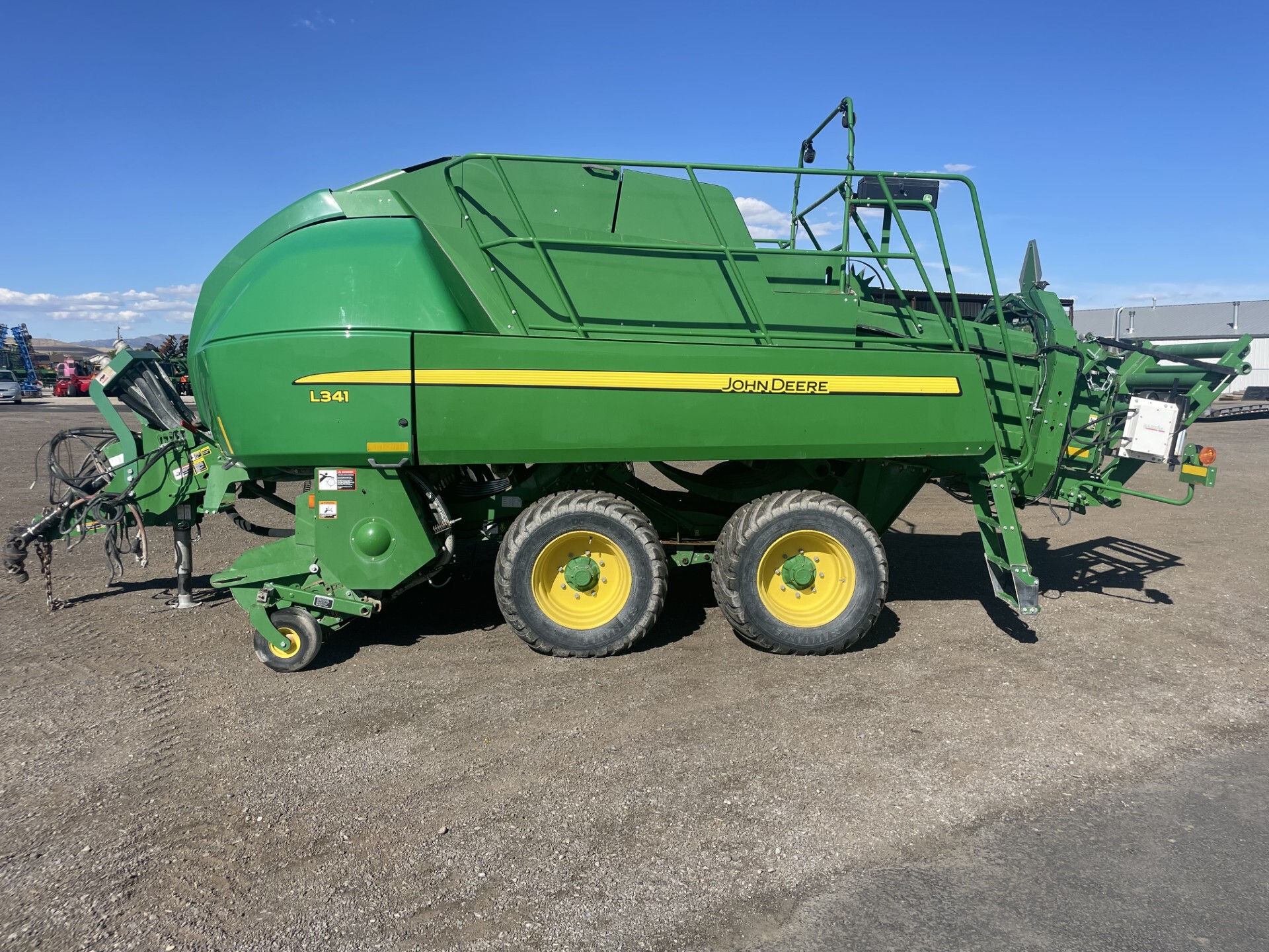 2019 John Deere L341 Image 8