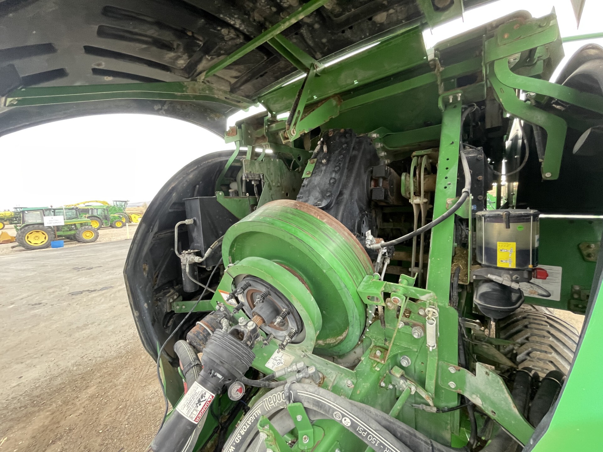 2019 John Deere L341 Image 13