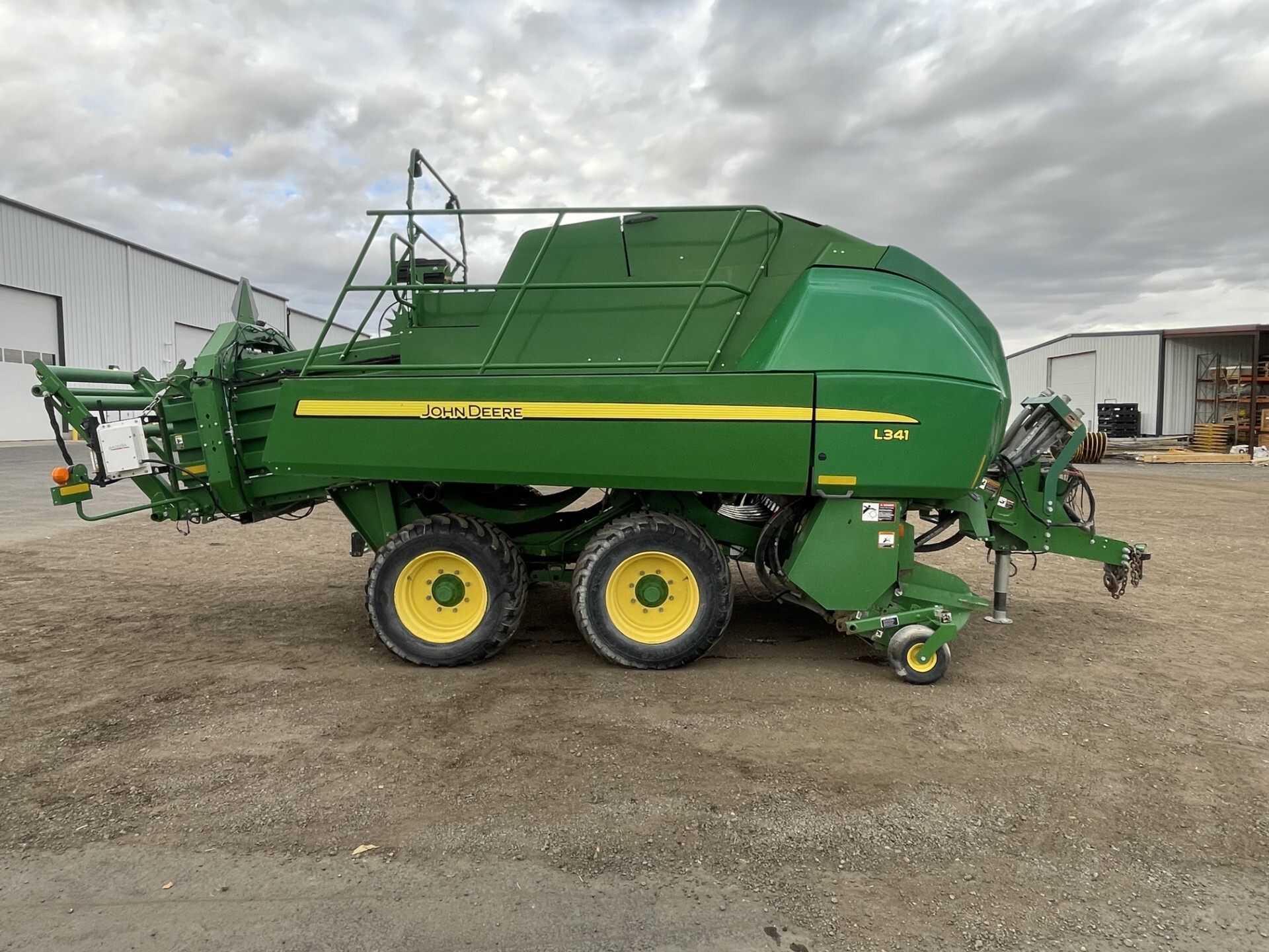 2019 John Deere L341 Image 6