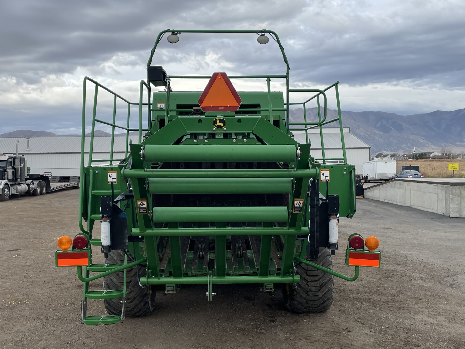 2019 John Deere L341 Image 4
