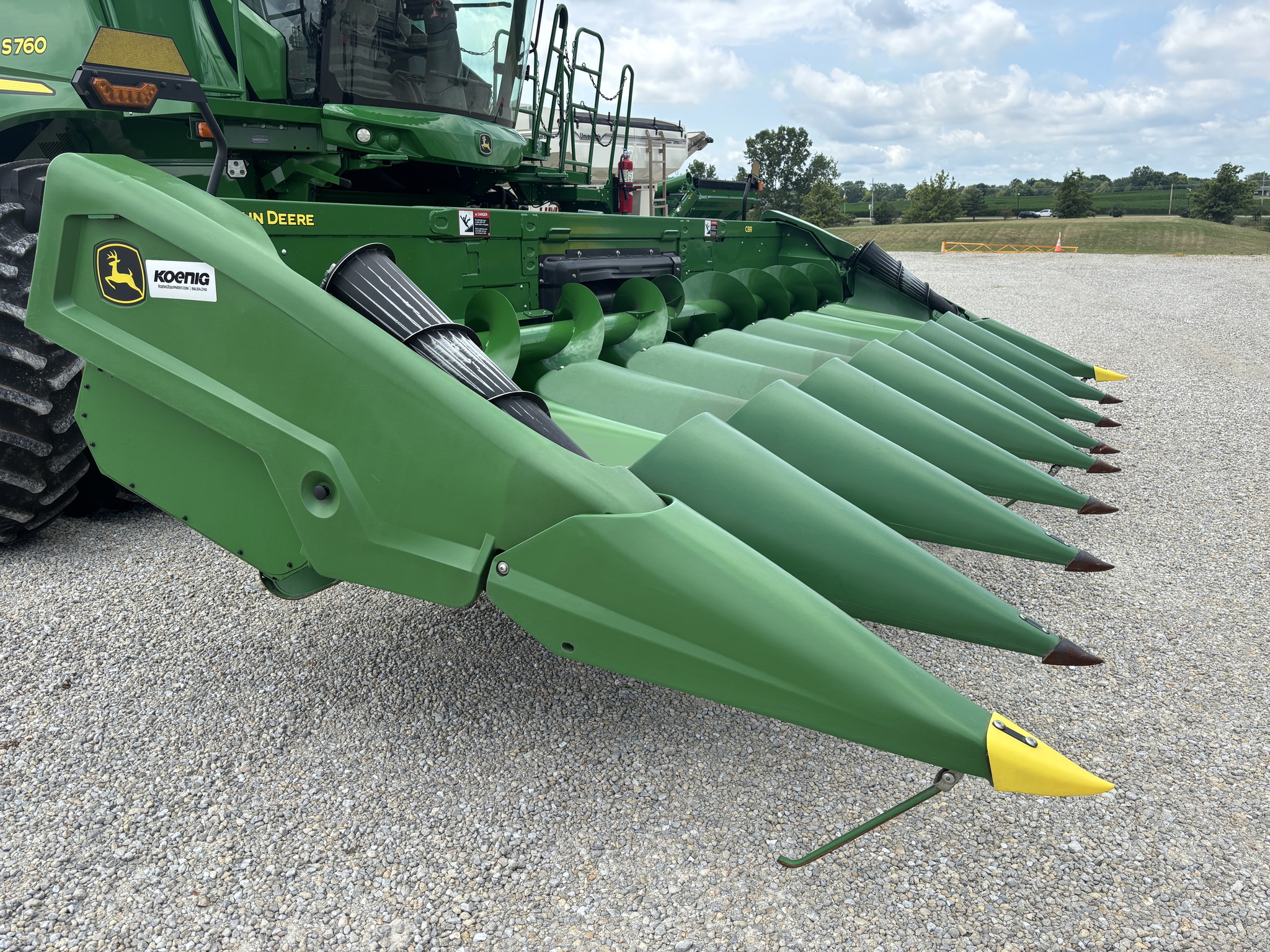 Used 2022 John Deere C8R Corn and Row Crop headers at Koenig Equipment in Greenville, OH - PhotoXL0