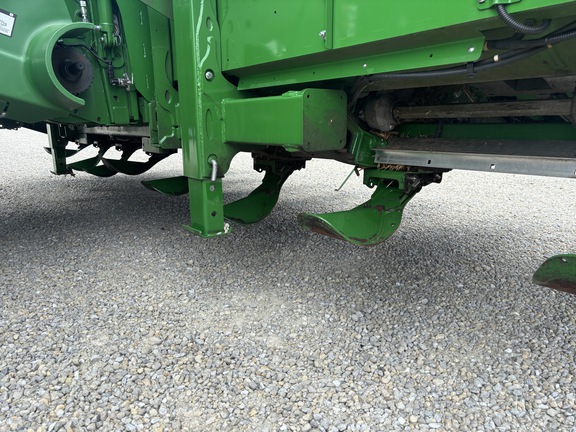 Used 2022 John Deere C8R Corn and Row Crop headers at Koenig Equipment in Greenville, OH - Photo15