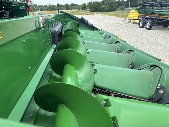 Used 2022 John Deere C8R Corn and Row Crop headers at Koenig Equipment in Greenville, OH - Photo5