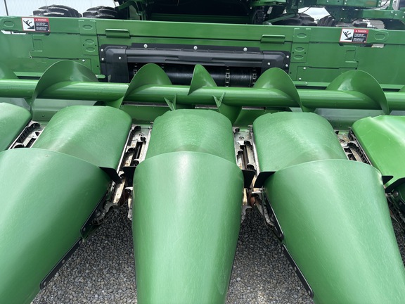 Used 2022 John Deere C8R Corn and Row Crop headers at Koenig Equipment in Greenville, OH - Photo7