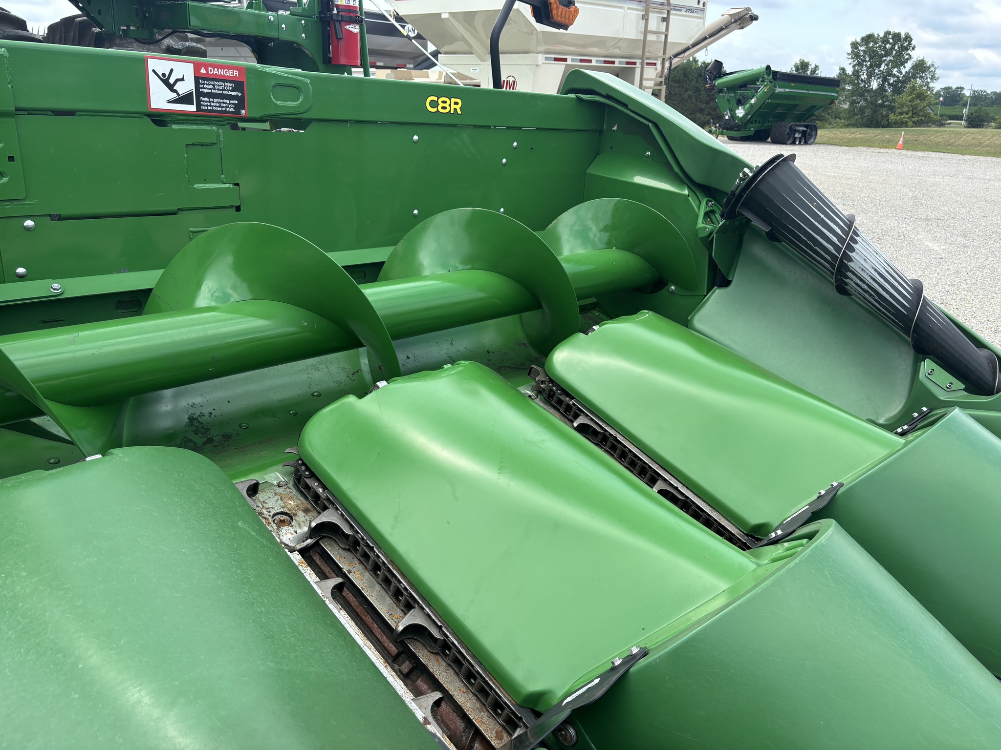 Used 2022 John Deere C8R Corn and Row Crop headers at Koenig Equipment in Greenville, OH - PhotoXL11