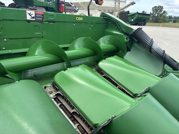 Used 2022 John Deere C8R Corn and Row Crop headers at Koenig Equipment in Greenville, OH - Photo11