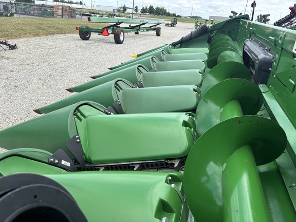 Used 2022 John Deere C8R Corn and Row Crop headers at Koenig Equipment in Greenville, OH - Photo9