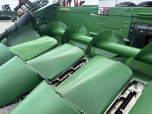 Used 2022 John Deere C8R Corn and Row Crop headers at Koenig Equipment in Greenville, OH - Photo8