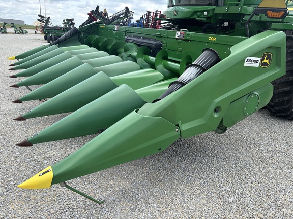 Used 2022 John Deere C8R Corn and Row Crop headers at Koenig Equipment in Greenville, OH - Photo2