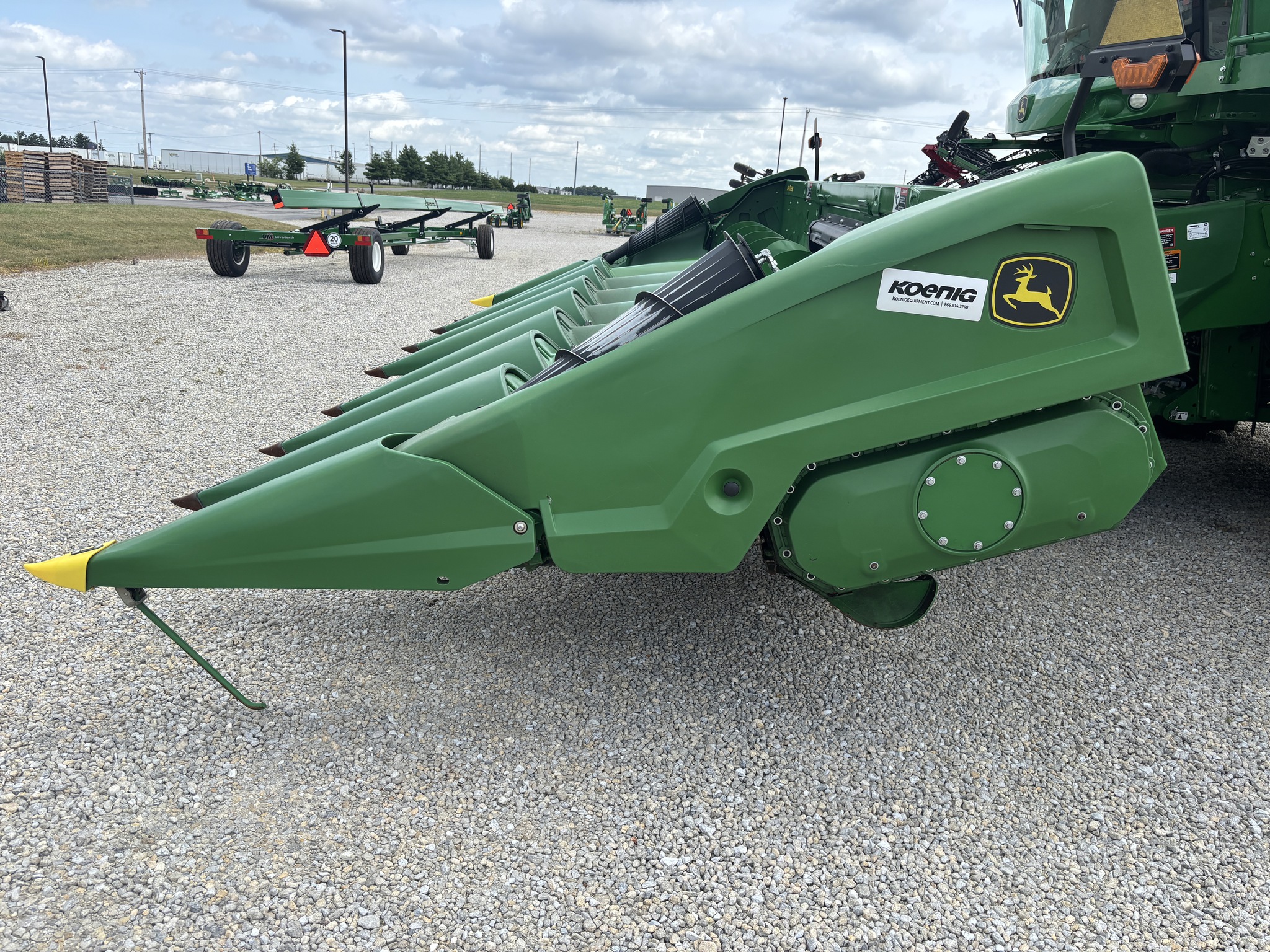 Used 2022 John Deere C8R Corn and Row Crop headers at Koenig Equipment in Greenville, OH - PhotoXL4