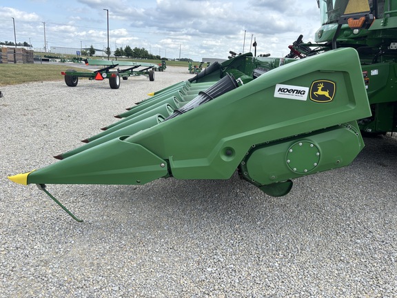 Used 2022 John Deere C8R Corn and Row Crop headers at Koenig Equipment in Greenville, OH - Photo4