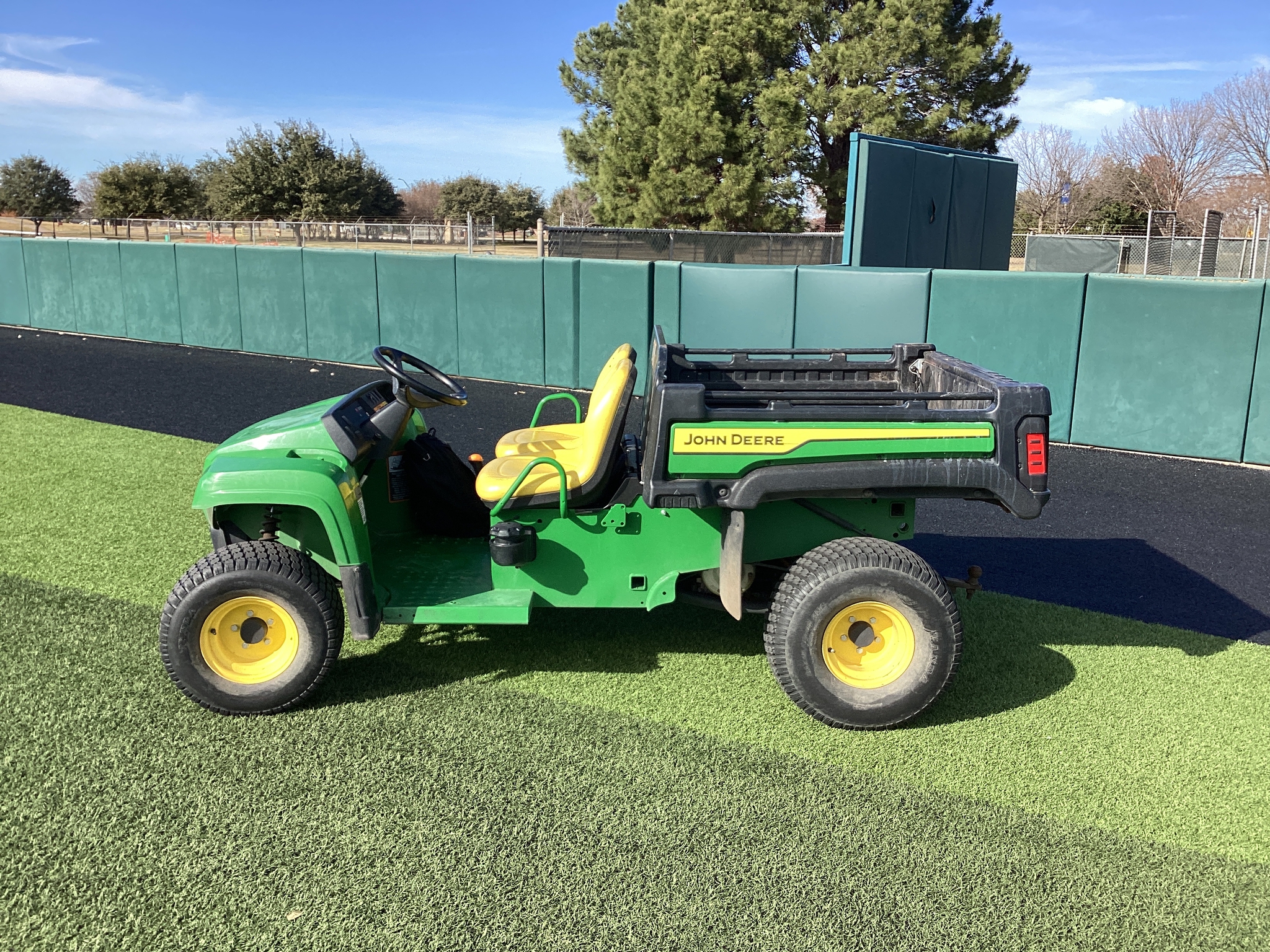 2022 John Deere TX GATOR Image 1