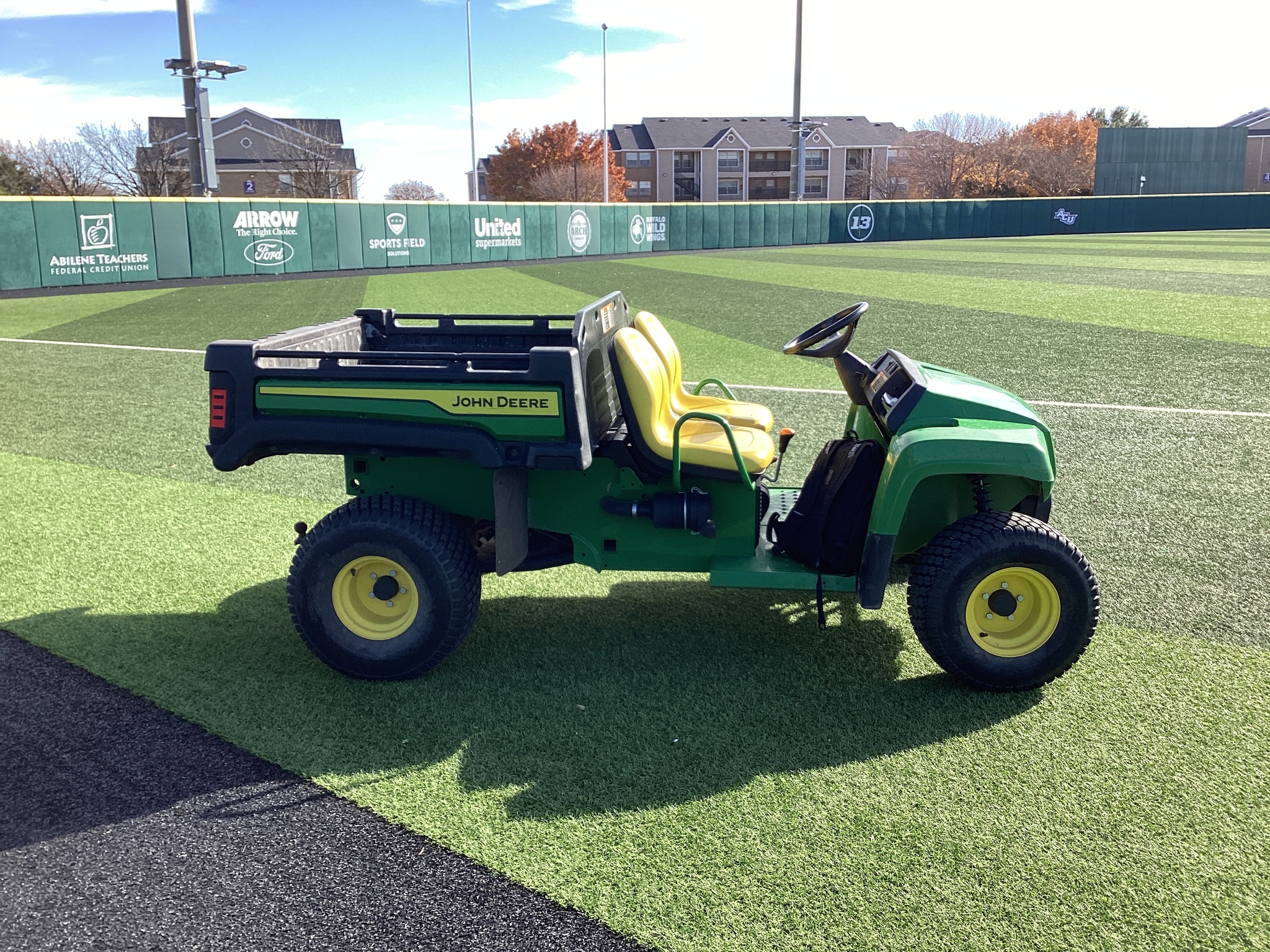2022 John Deere TX GATOR Image 4