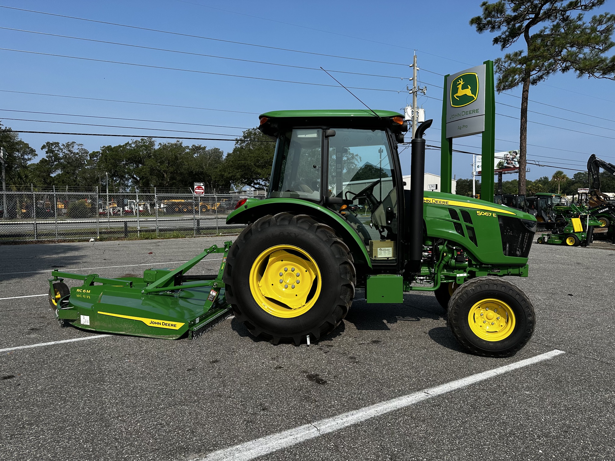 2025 John Deere 5067E Image 4