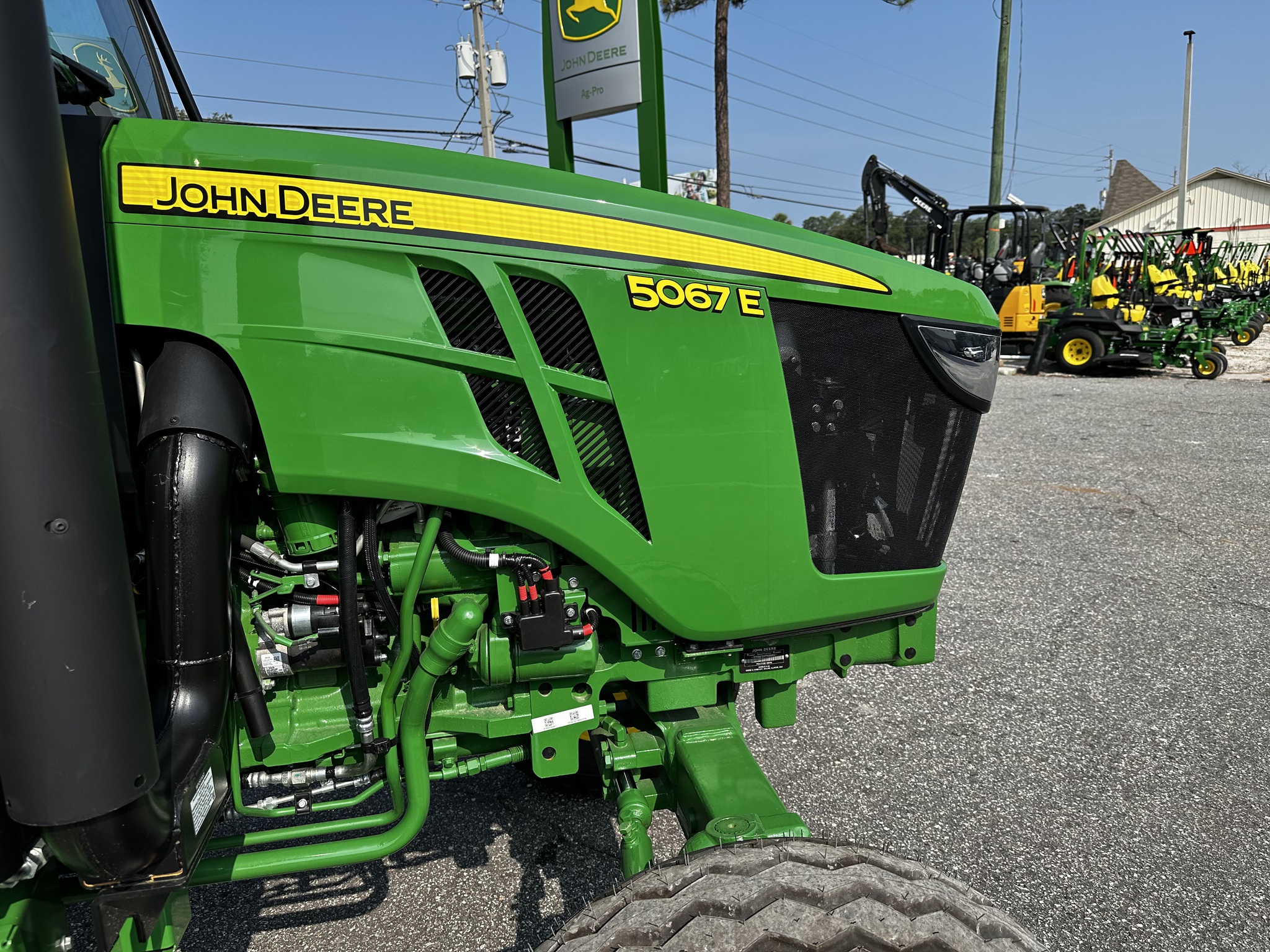 2025 John Deere 5067E Image 5