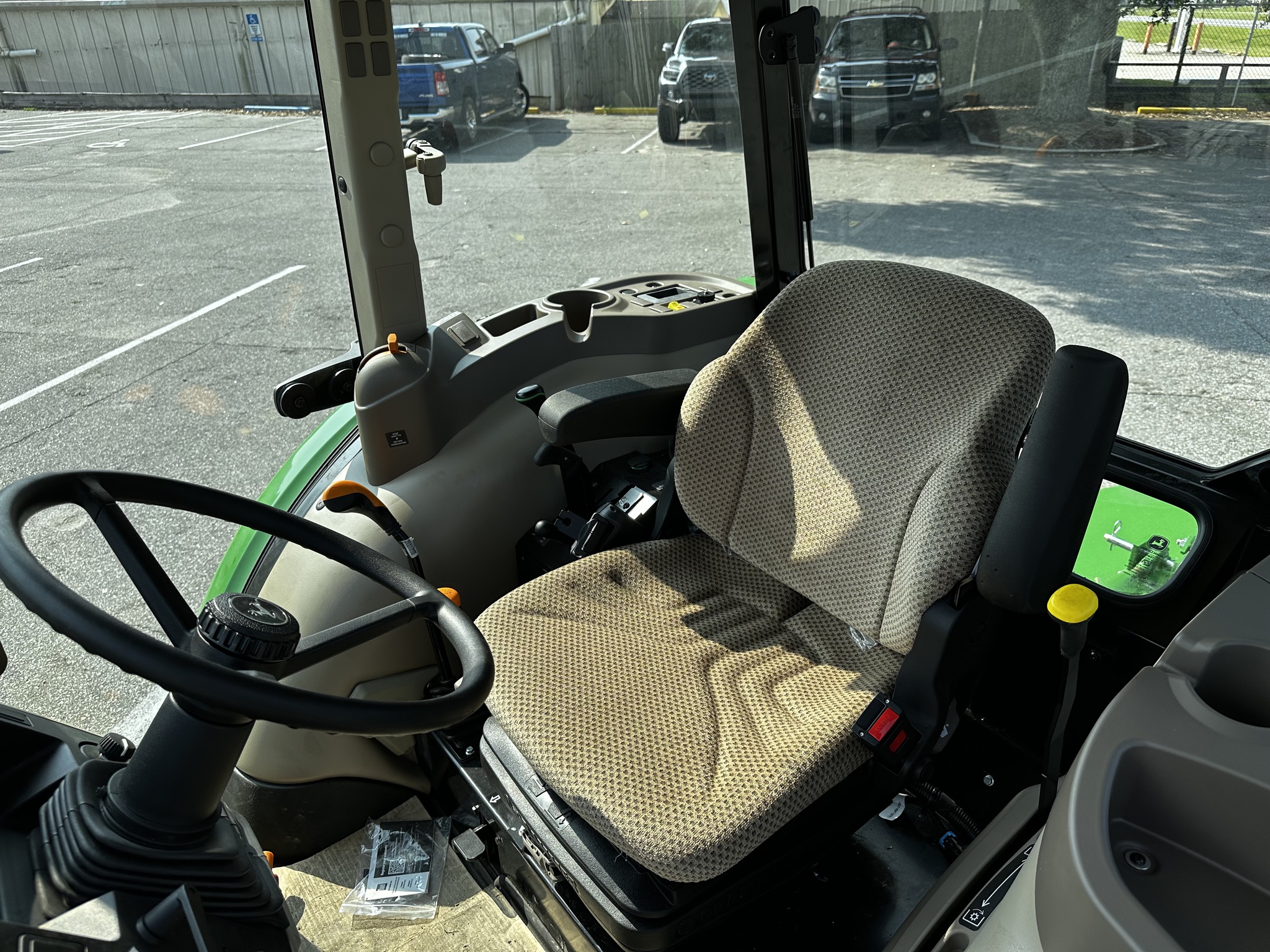 2025 John Deere 5067E Image 11