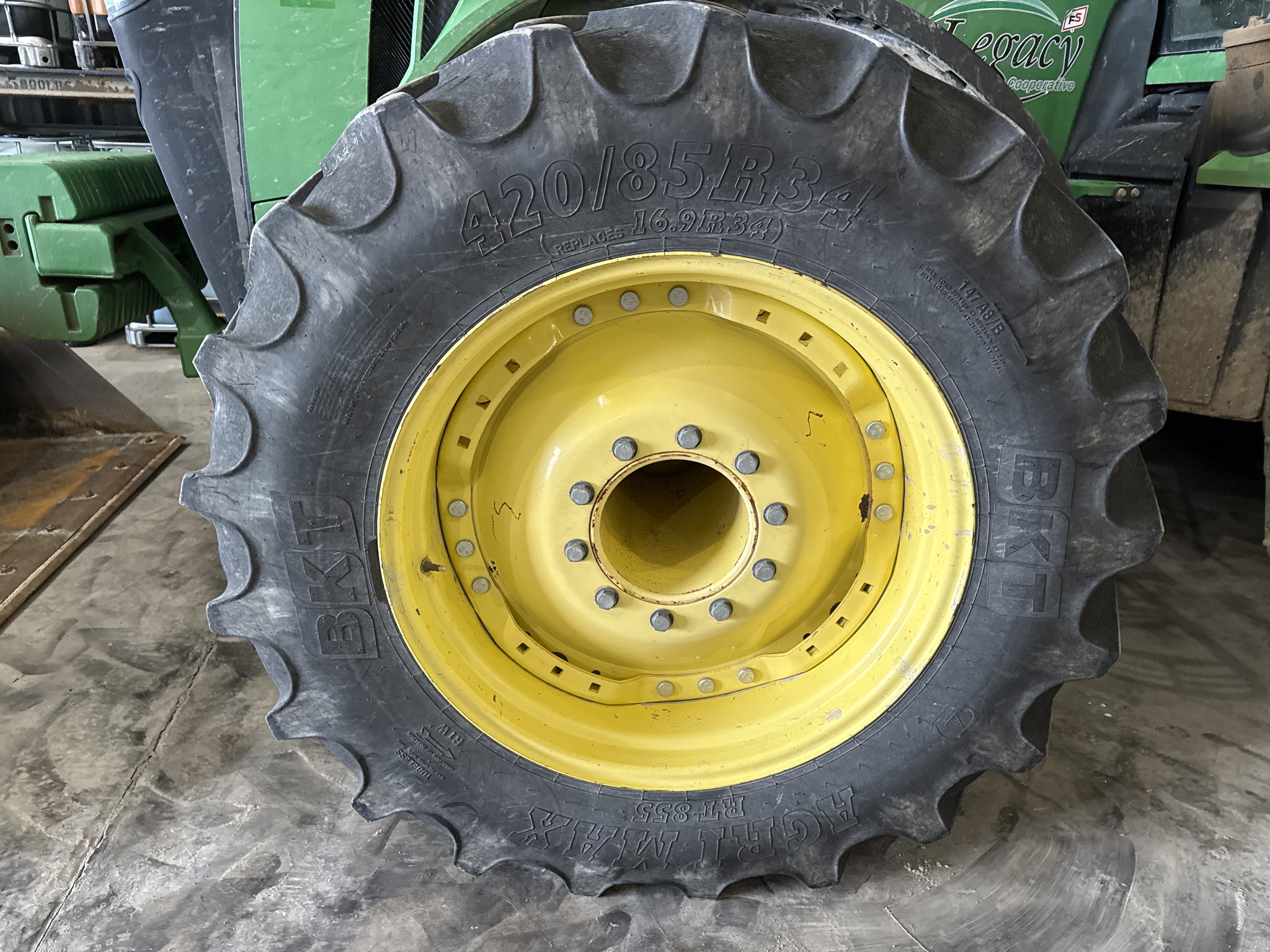 2012 John Deere 8360R Image 7