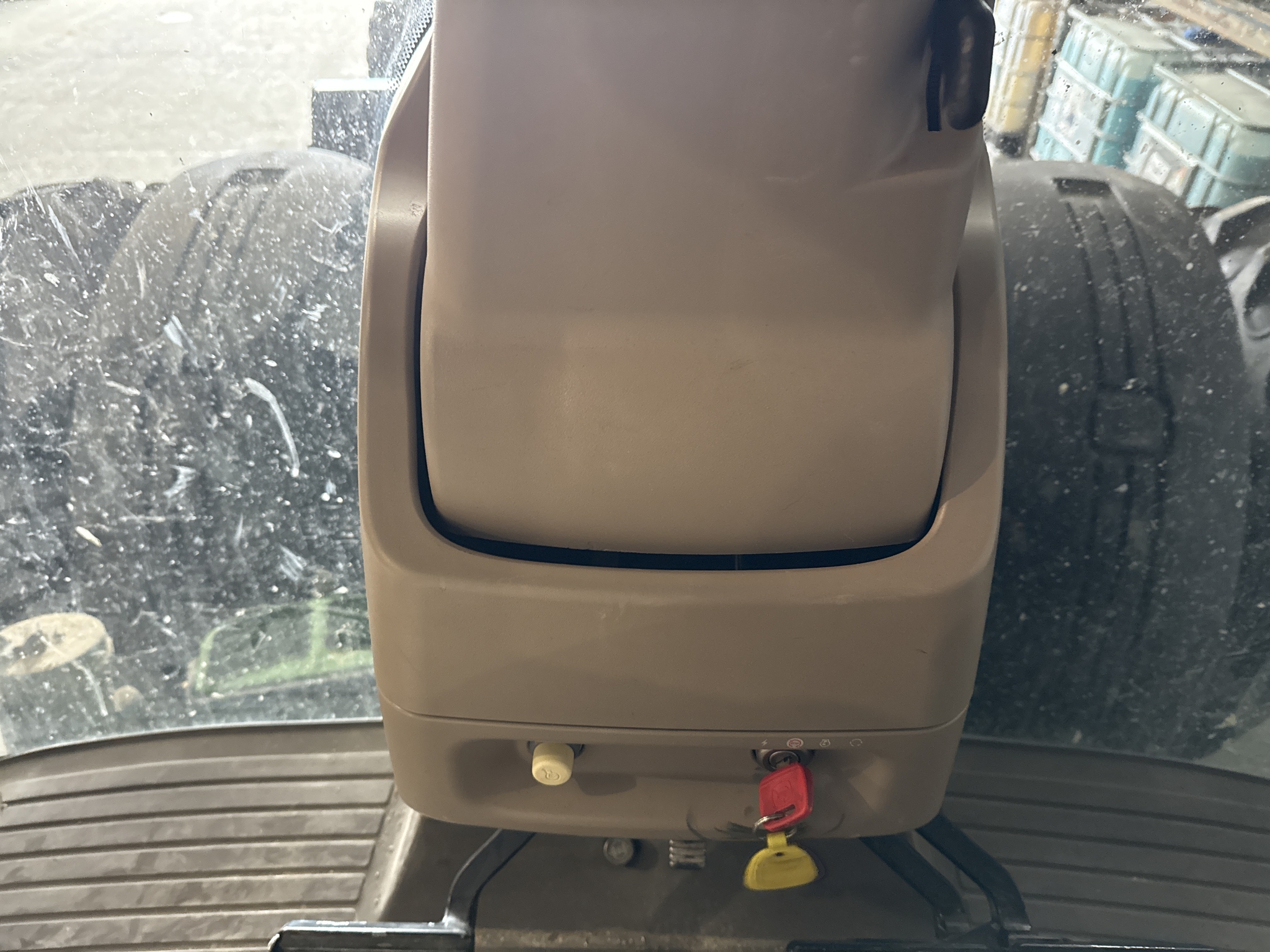 2012 John Deere 8360R Image 50