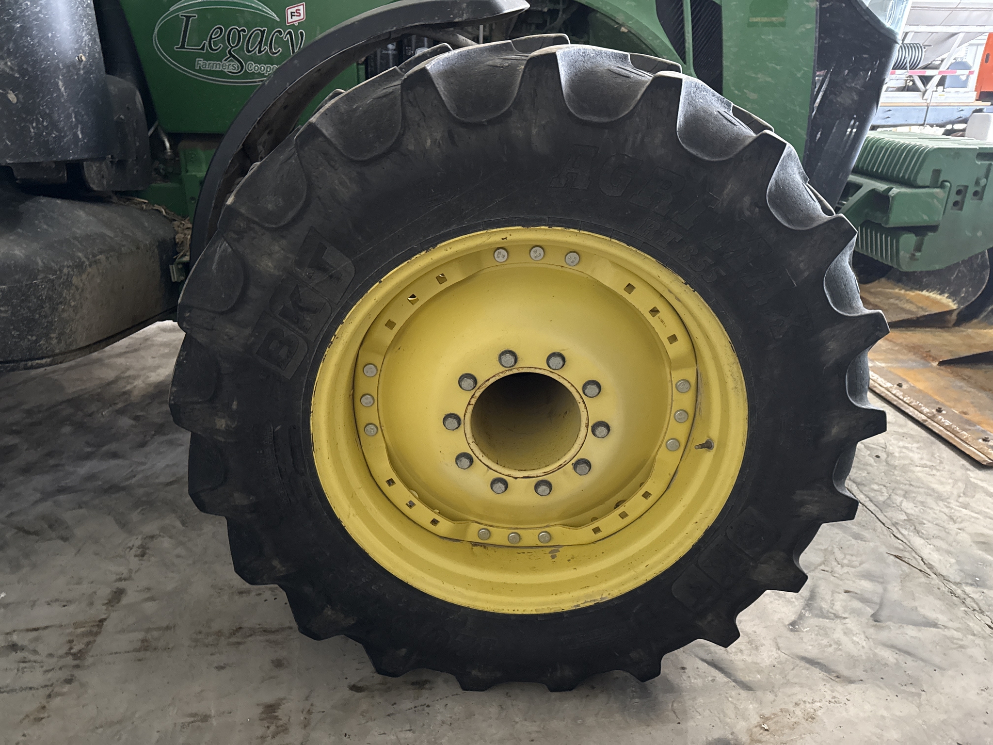 2012 John Deere 8360R Image 35