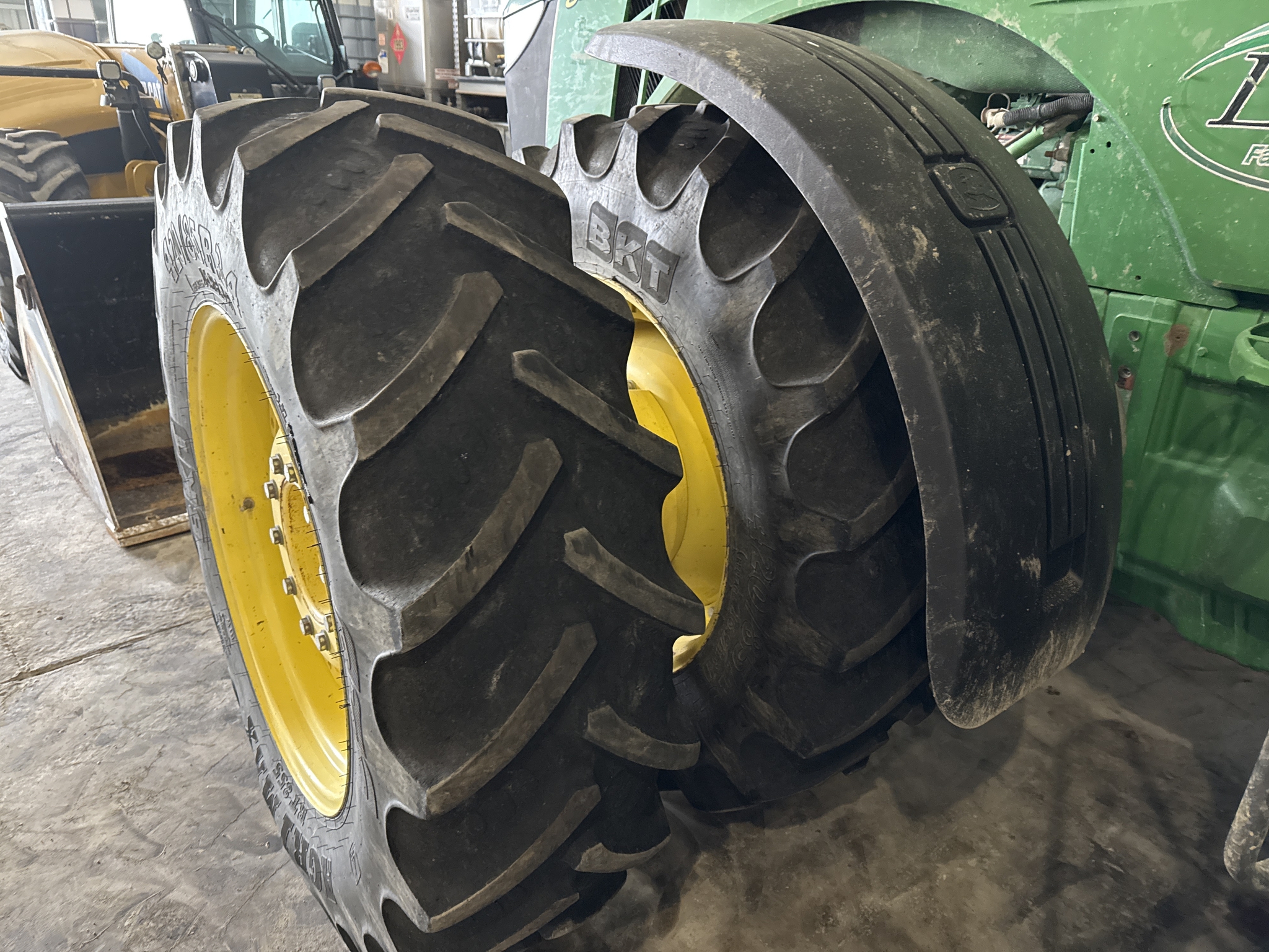 2012 John Deere 8360R Image 8