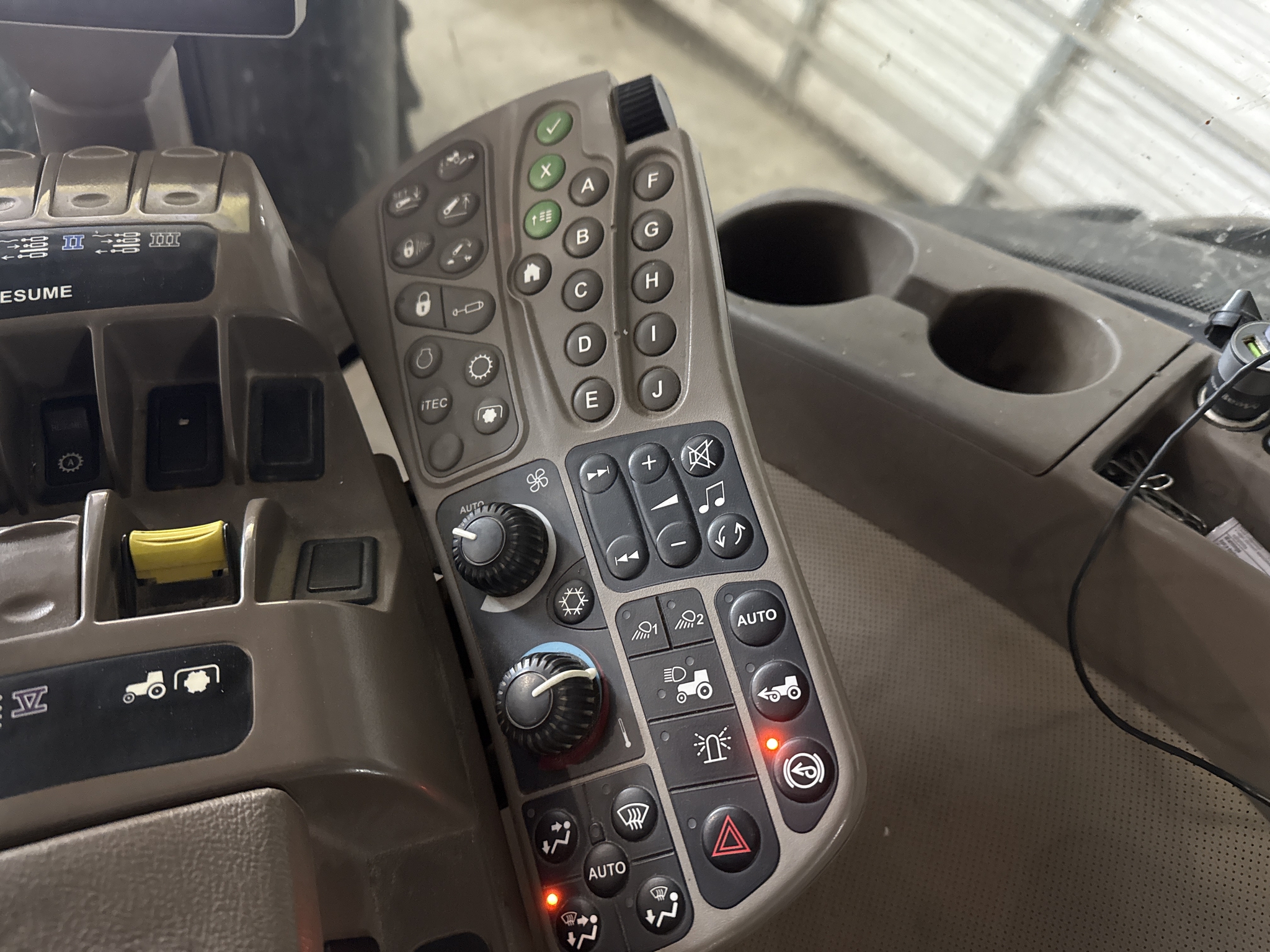 2012 John Deere 8360R Image 66