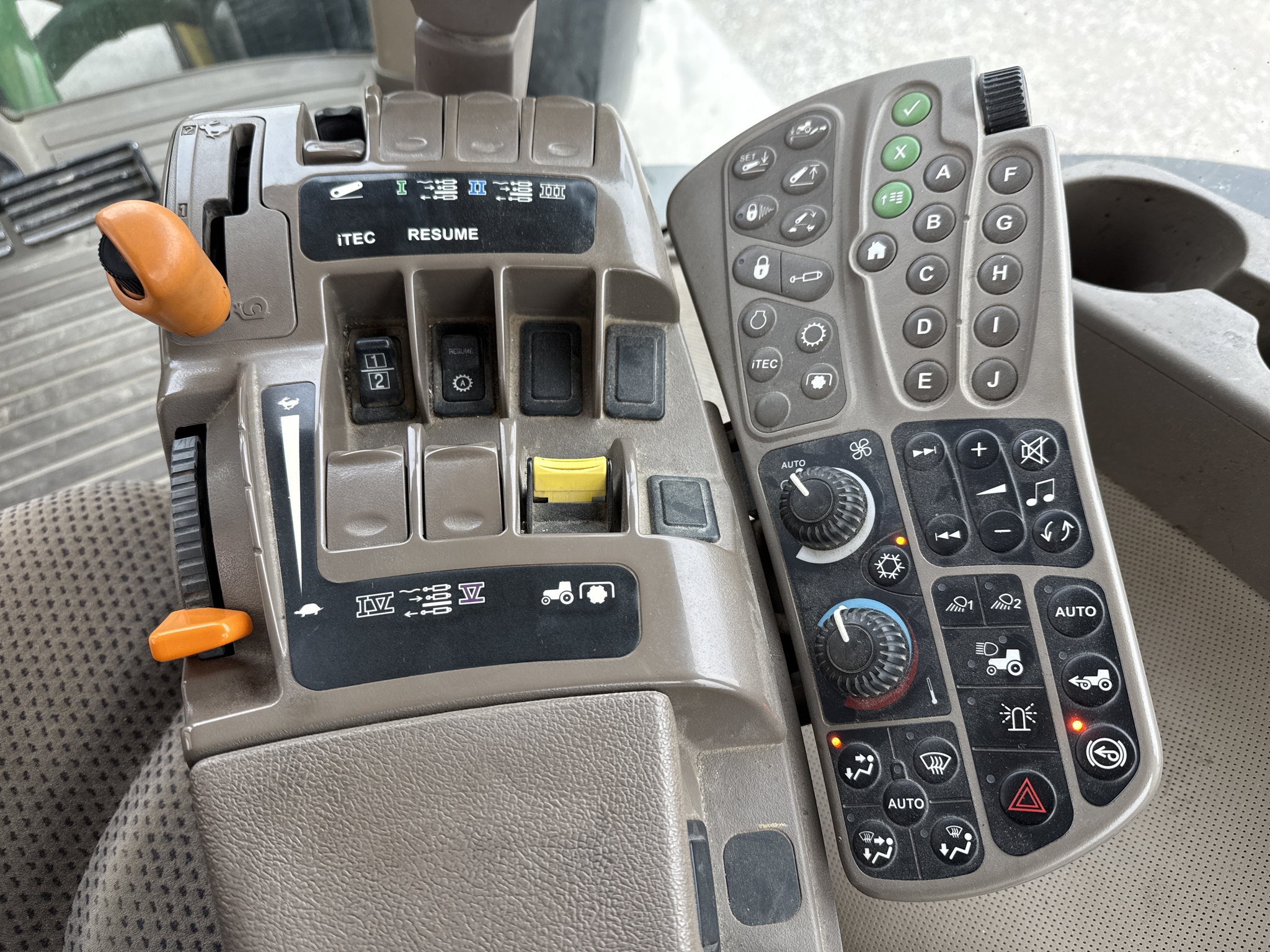 2012 John Deere 8360R Image 25