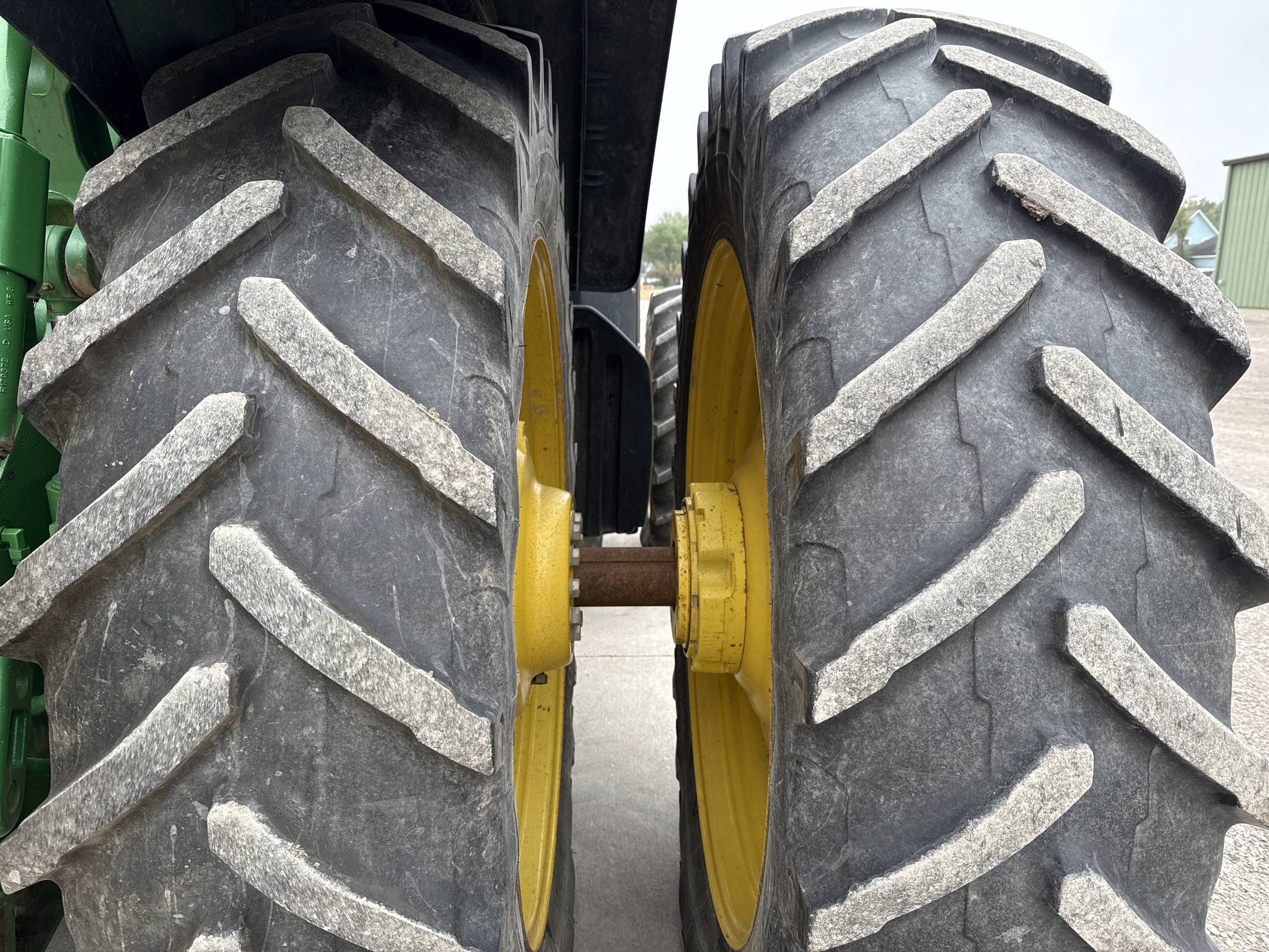 2012 John Deere 8360R Image 12