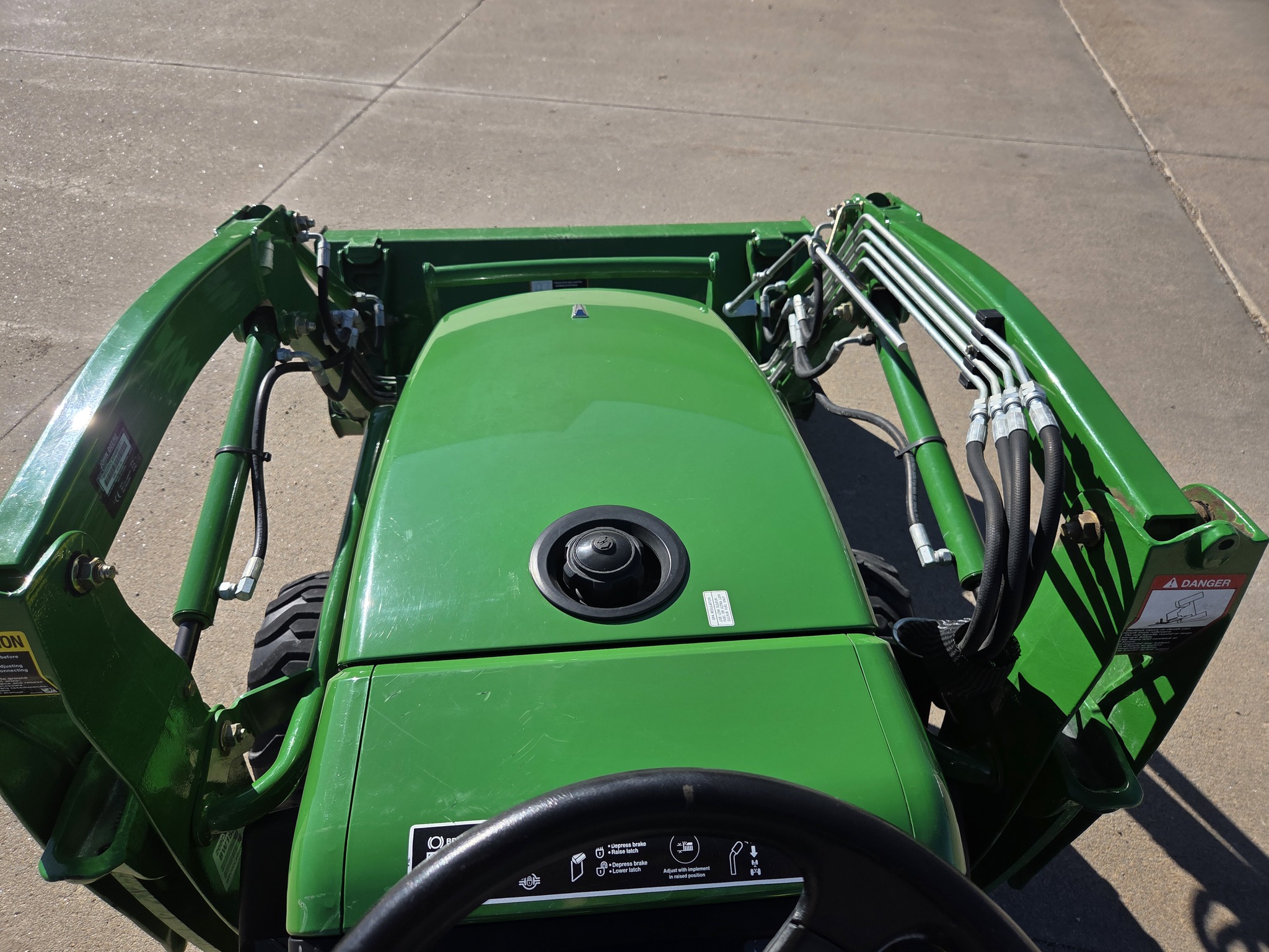 2010 John Deere 2305 Image 9