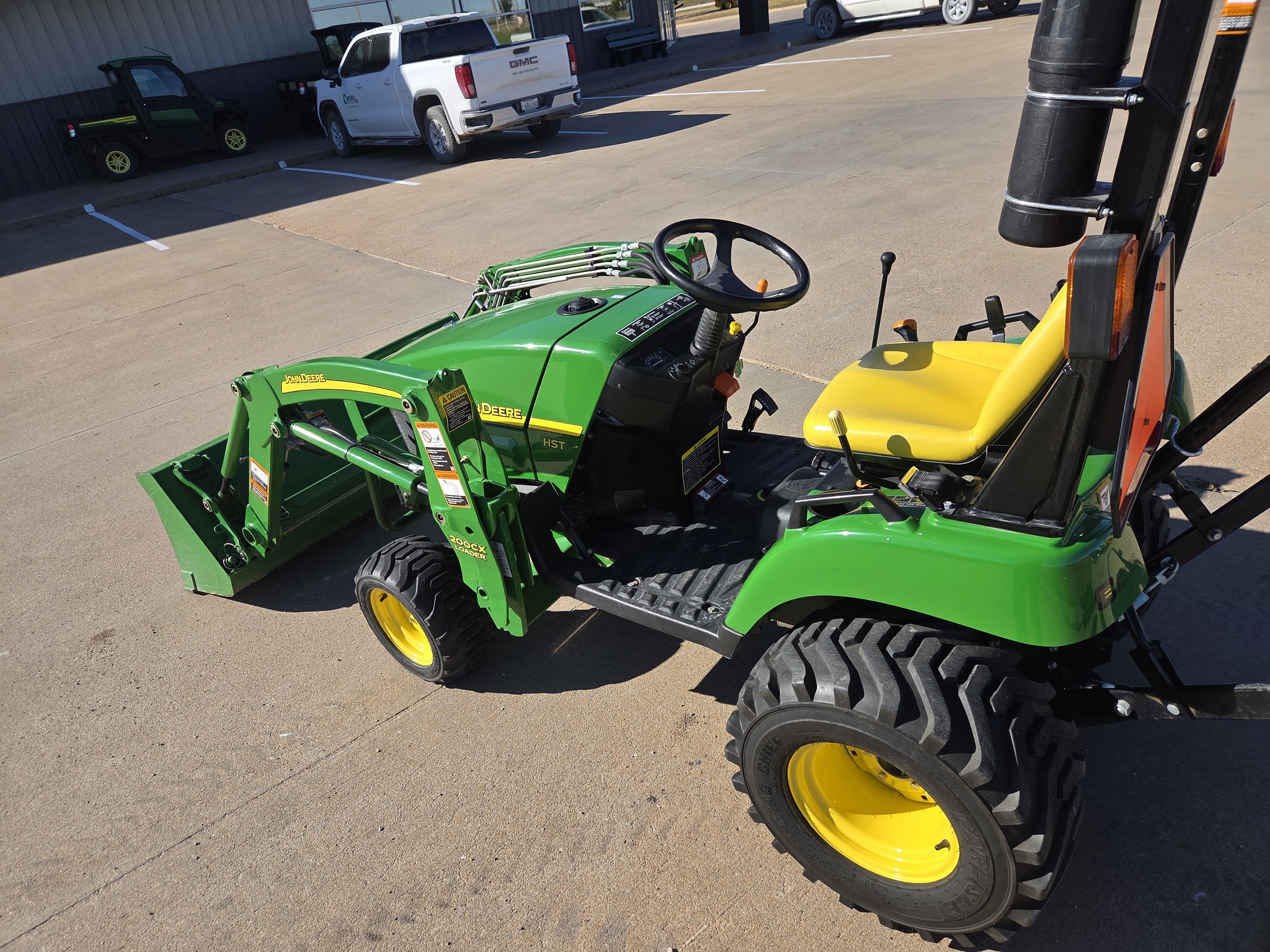 2010 John Deere 2305 Image 4