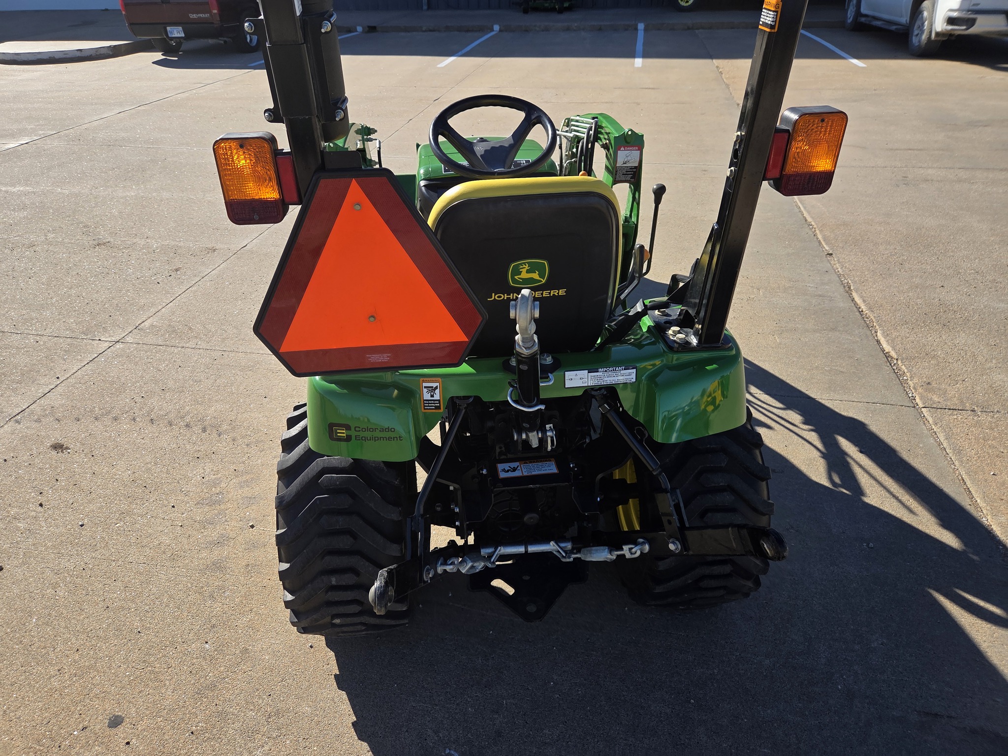 2010 John Deere 2305 Image 6