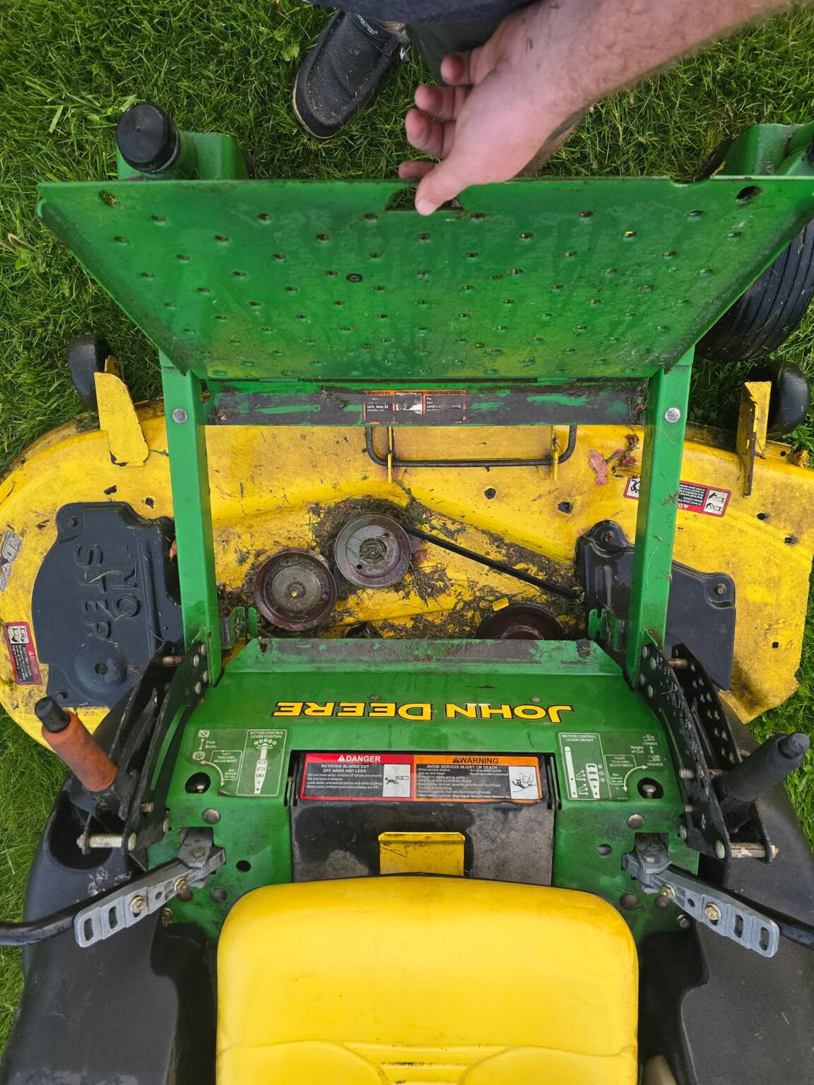 2007 John Deere Z445 Image 1
