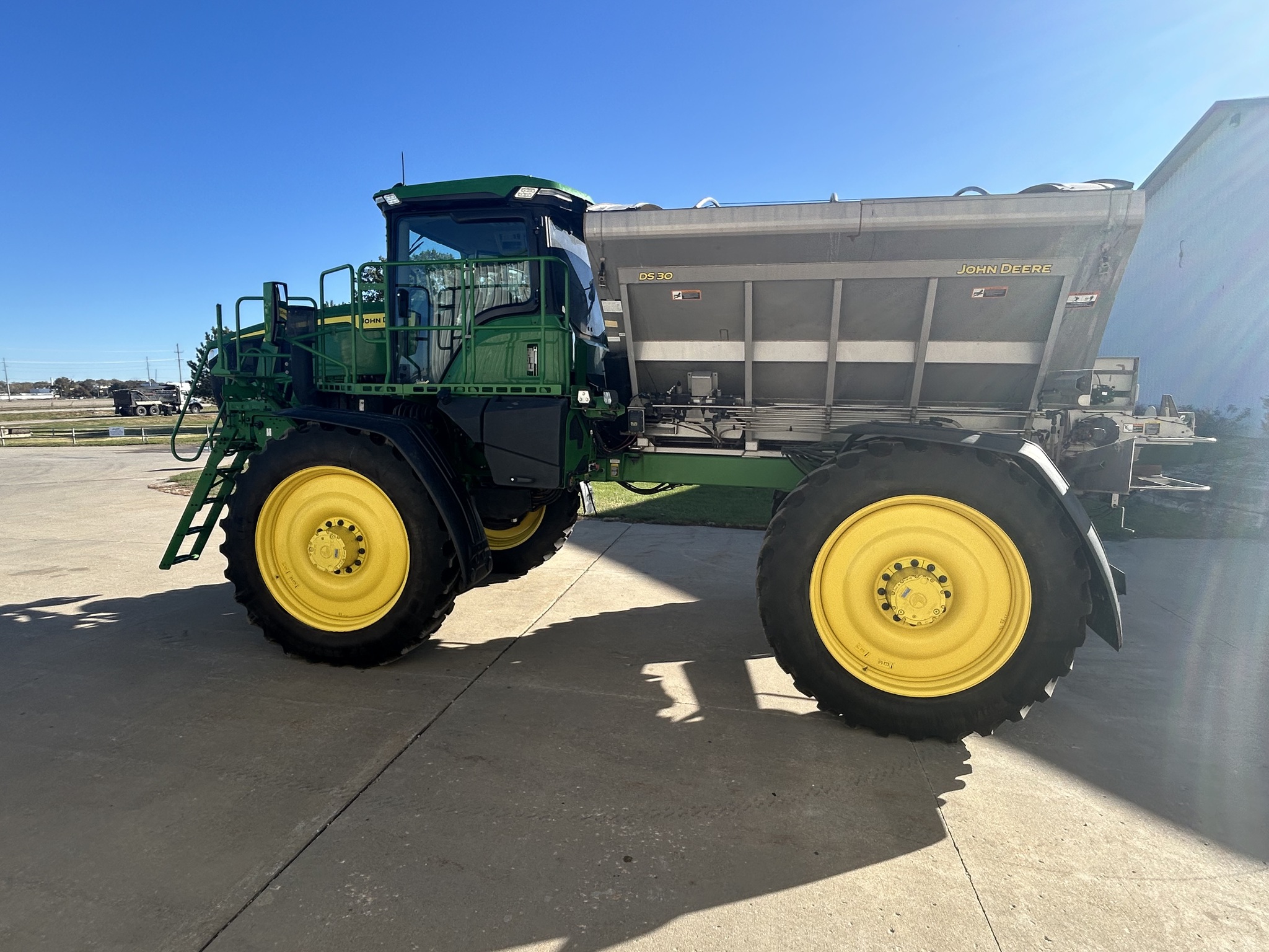  2022 John Deere 600R at Heritage Tractor in Topeka, KS