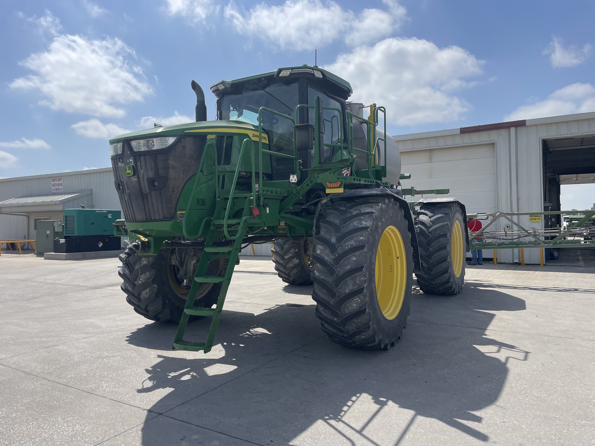 2023 John Deere 616R Image 11