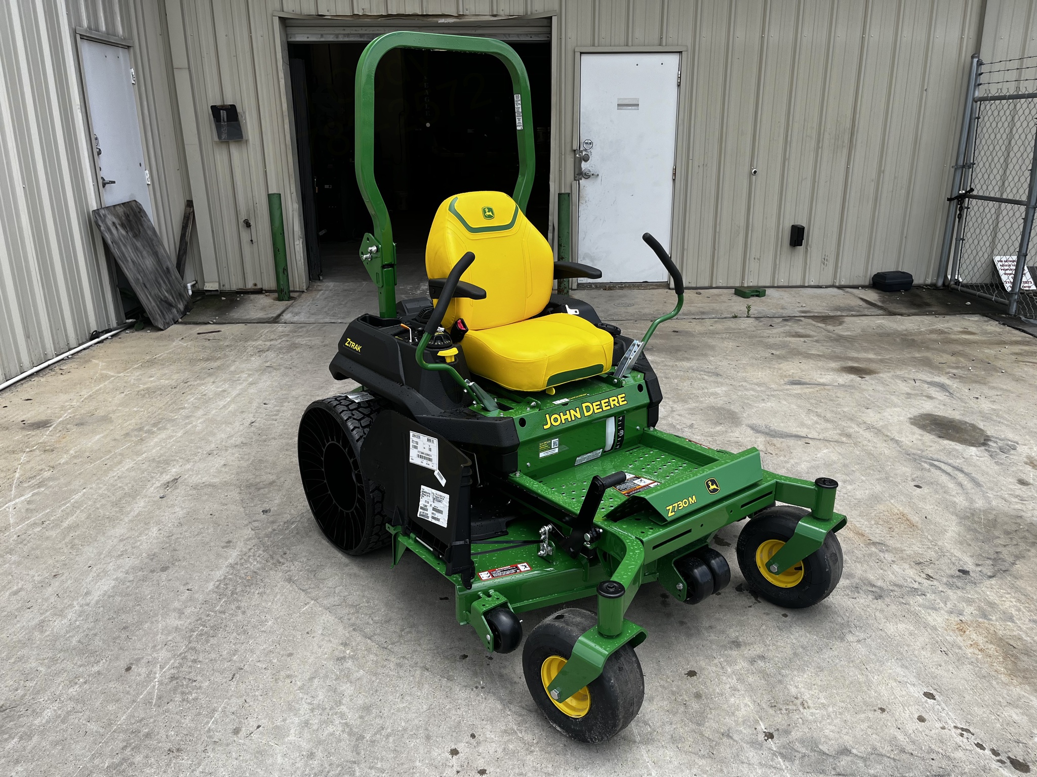 2025 John Deere Z730M 54IN / TWEELS ($229/MTH) Image 1