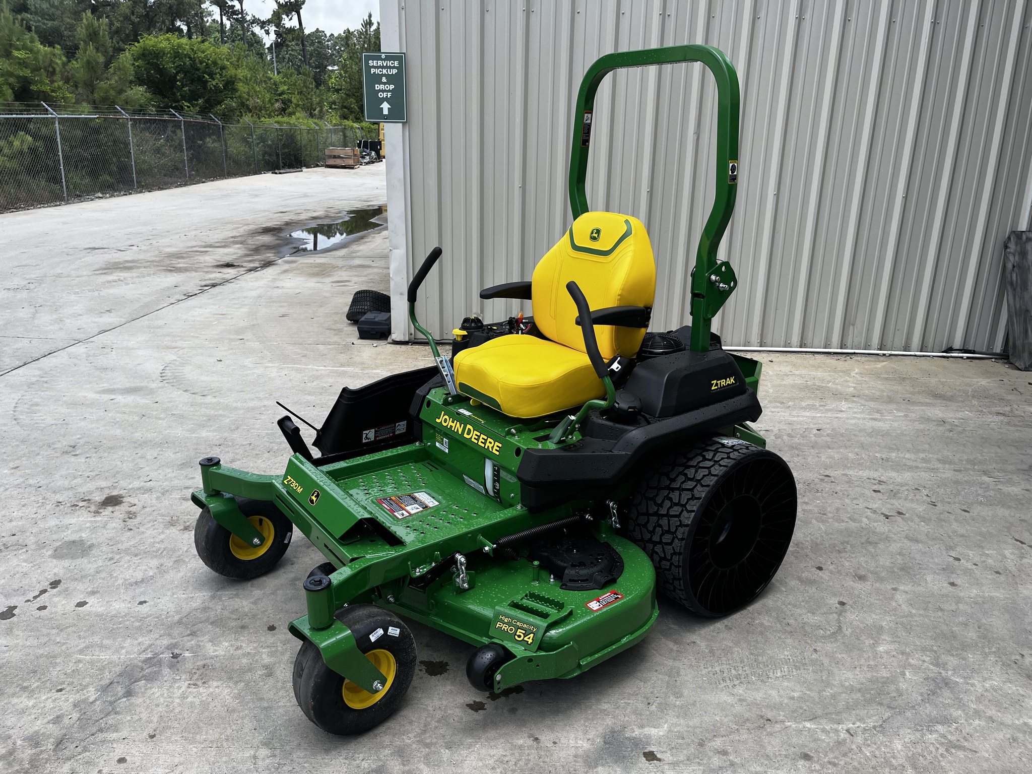2025 John Deere Z730M 54IN / TWEELS ($229/MTH) Image 6