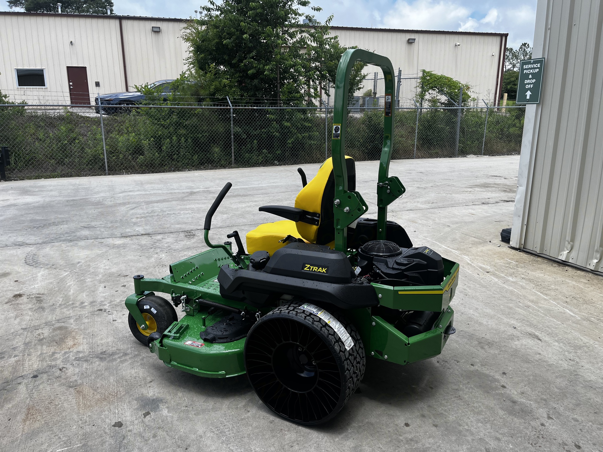 2025 John Deere Z730M 54IN / TWEELS ($229/MTH) Image 7