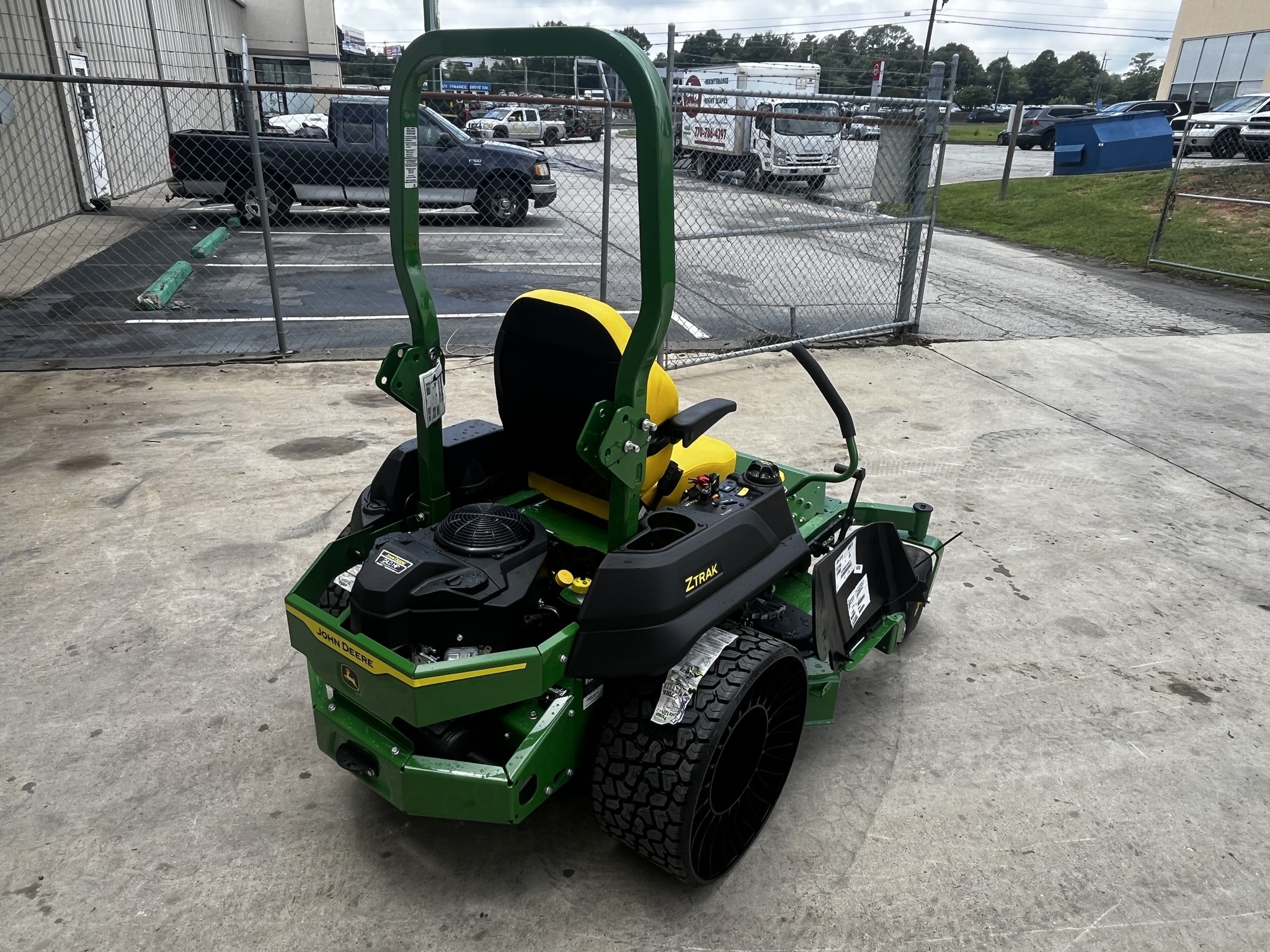 2025 John Deere Z730M 54IN / TWEELS ($229/MTH) Image 4