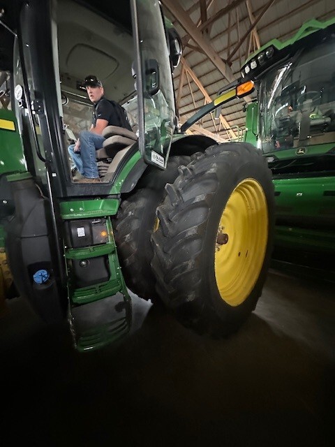  2019 John Deere 8370R at Heritage Tractor in Freeport, IL