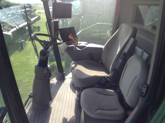 Photo of 2024 John Deere S780